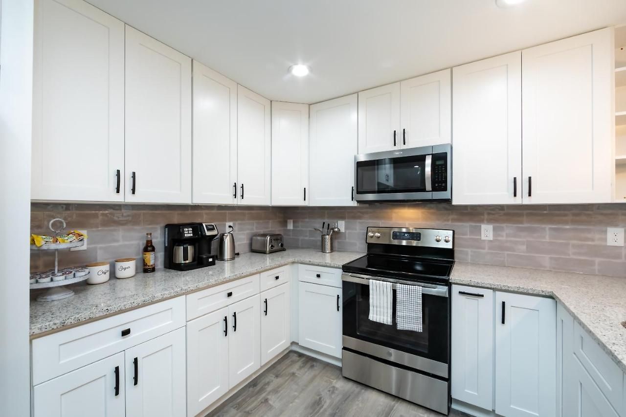 Brandnew Spacious 4 Bedroom House Minutes To Uptown