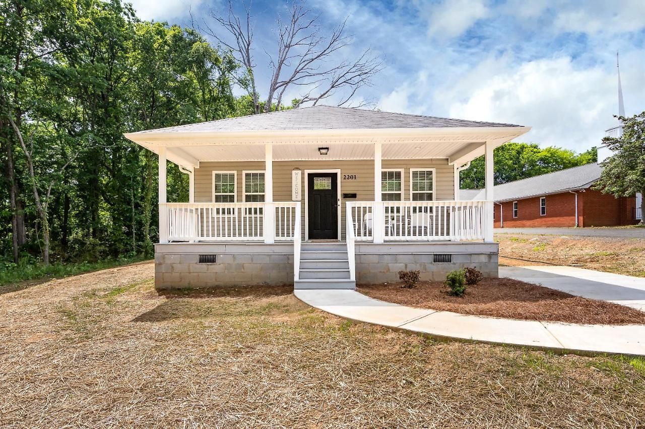 Brandnew Spacious 4 Bedroom House Minutes To Uptown Holiday home *