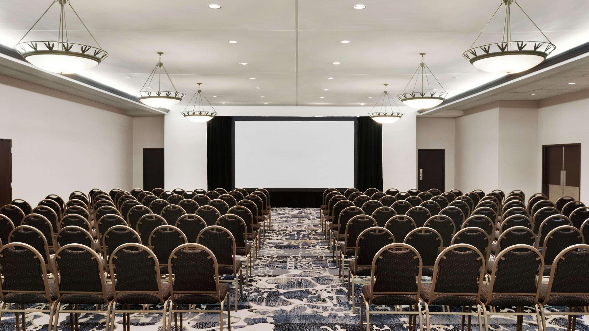 Doubletree By Hilton South Tyvola Hotel