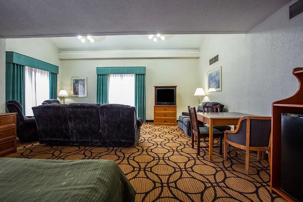Quality & Airport Hotel 3*
