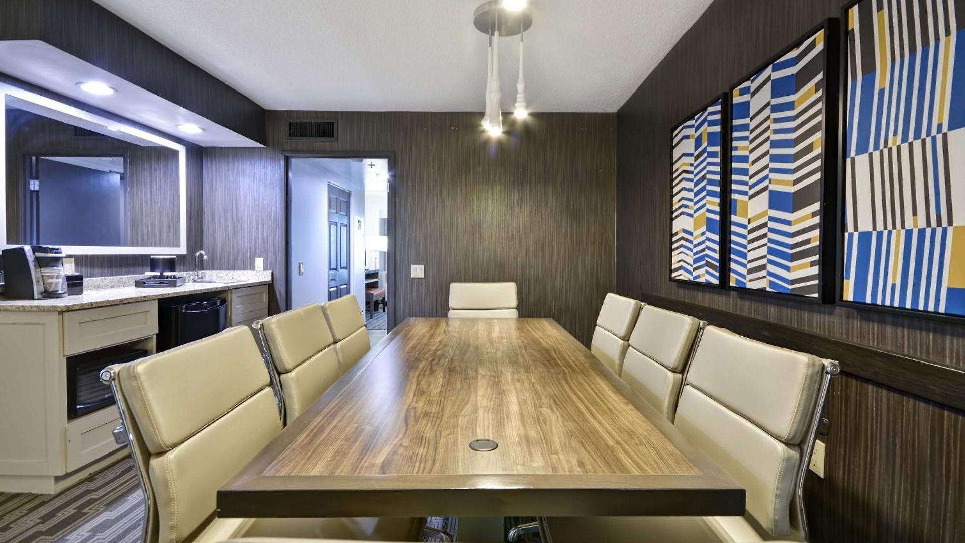 Embassy 3* Charlotte