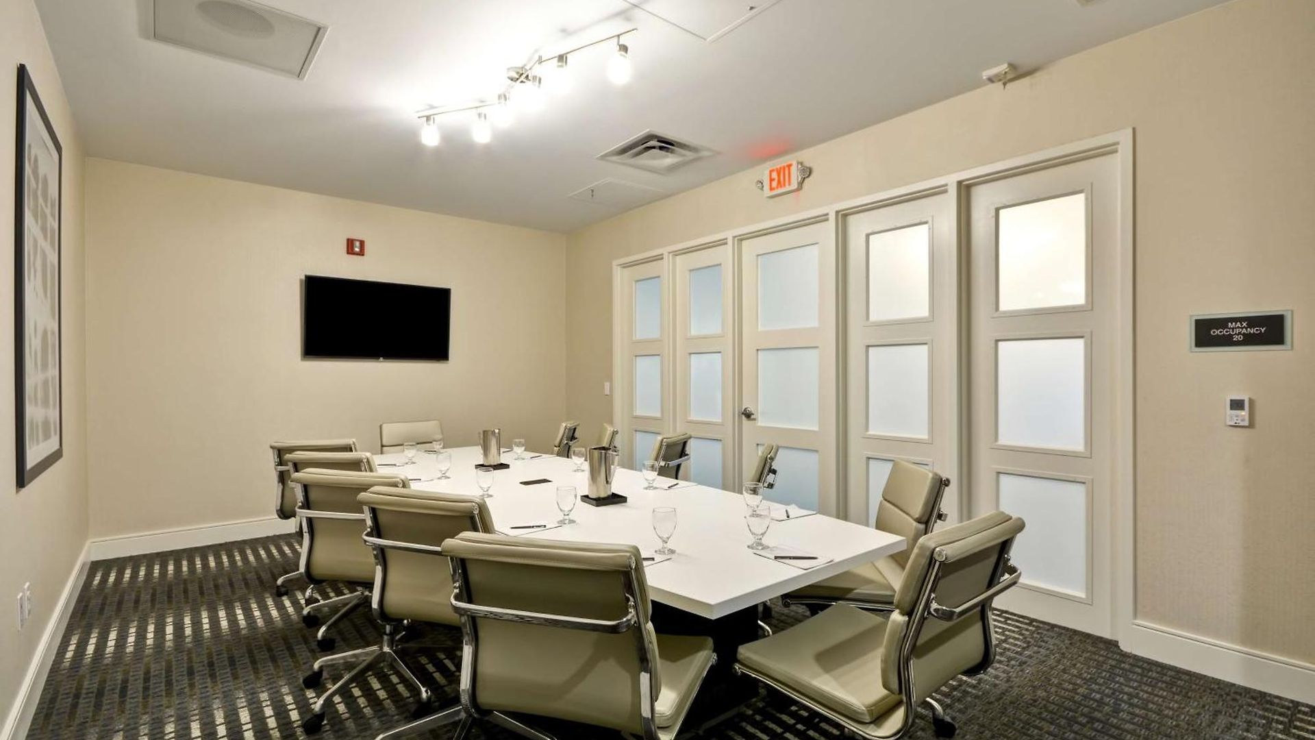 Embassy 3* Charlotte