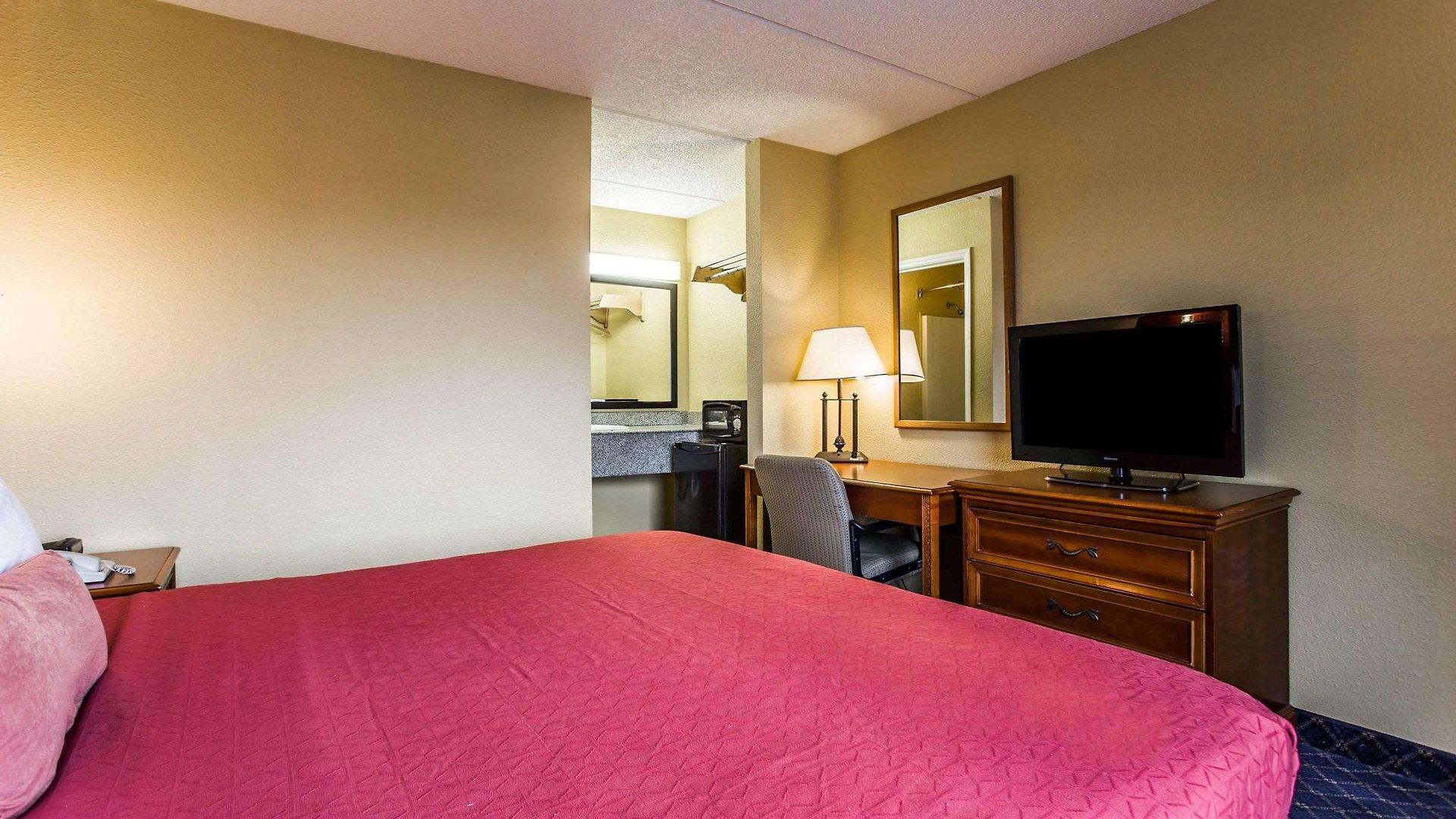 Rodeway North End Inn Charlotte
