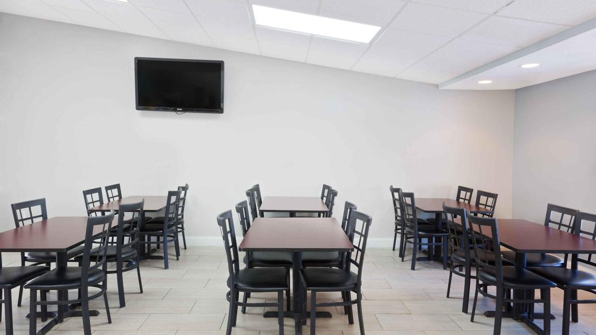 Rodeway Airport Area Inn