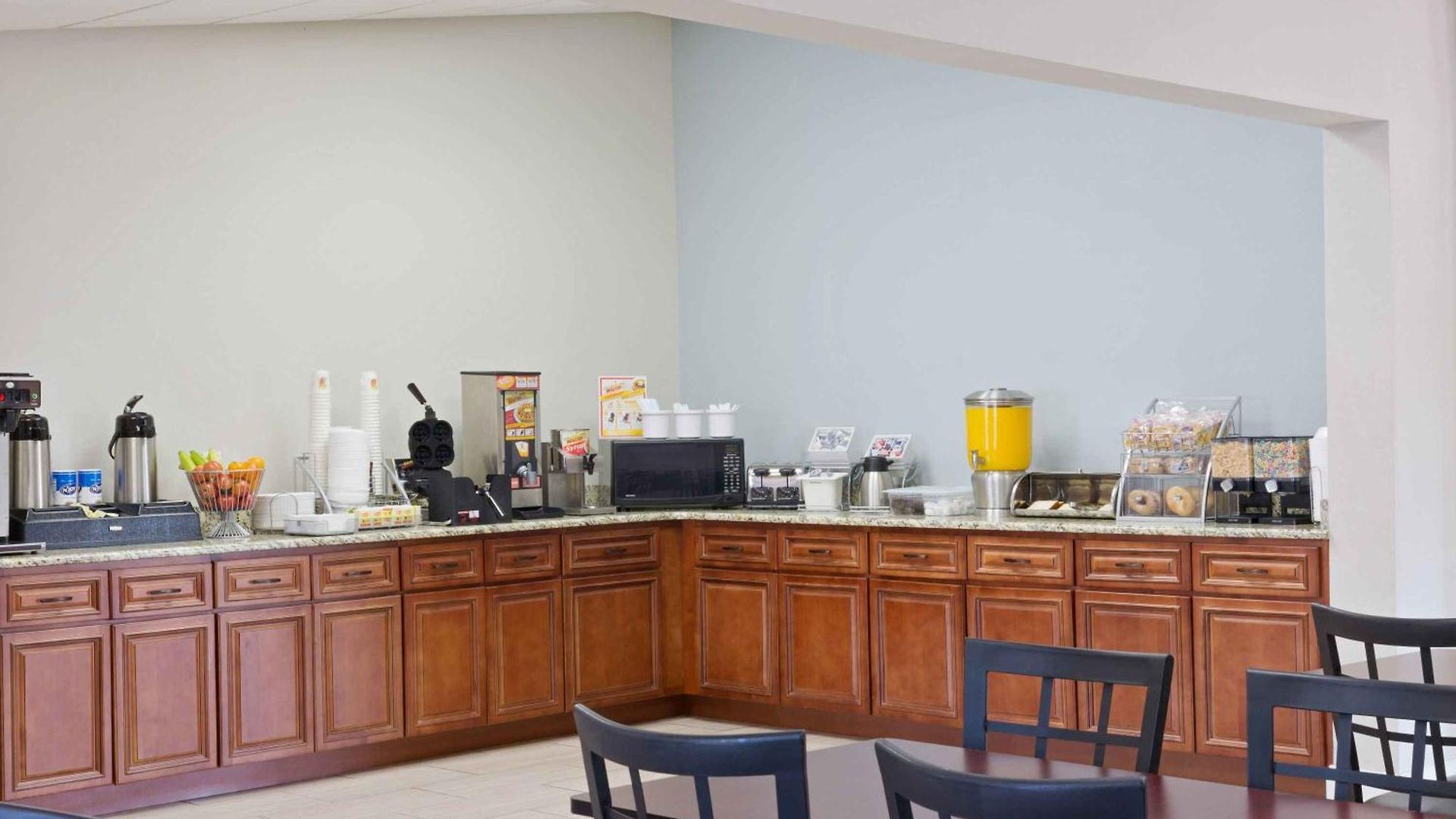 Rodeway Airport Area Inn 4*