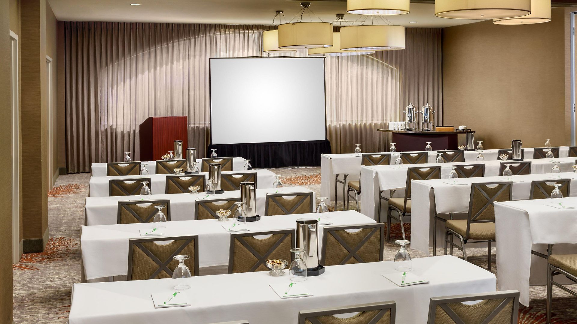 Hotel Hilton Garden Uptown 3*