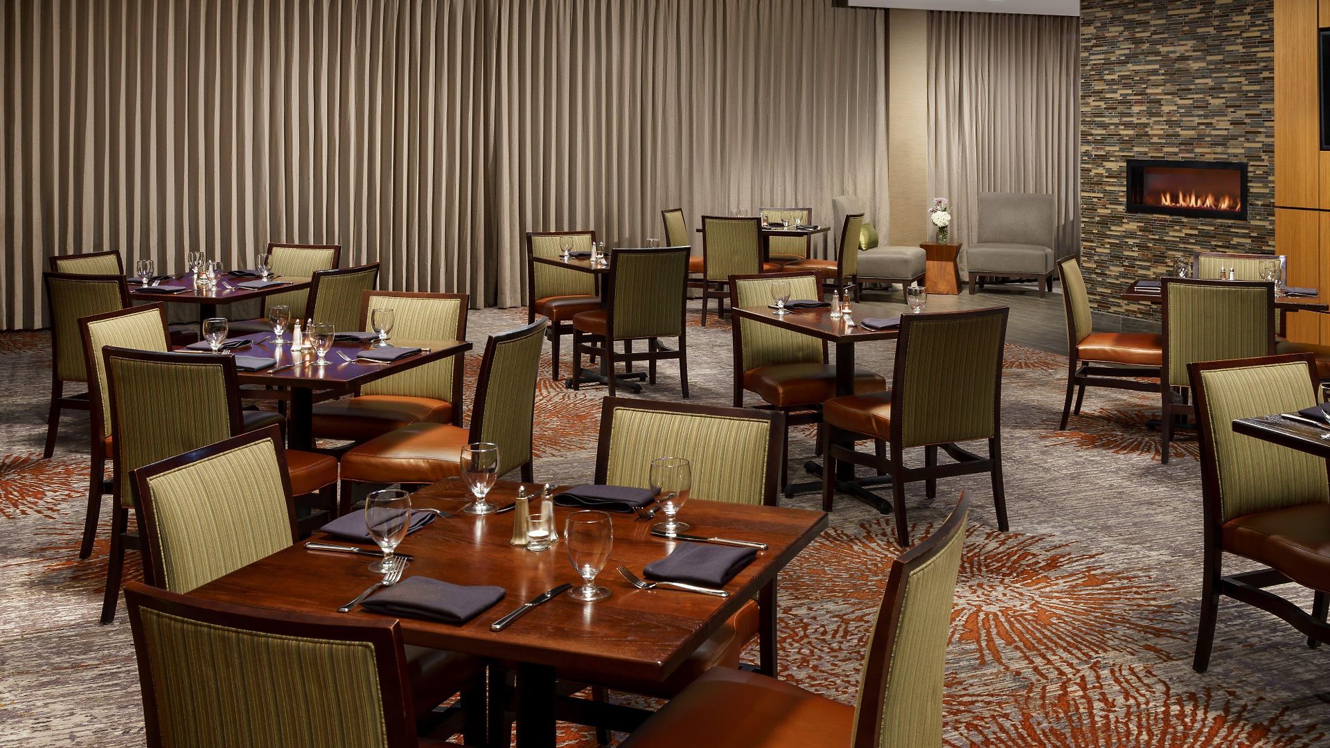 Hilton Garden Uptown Hotel