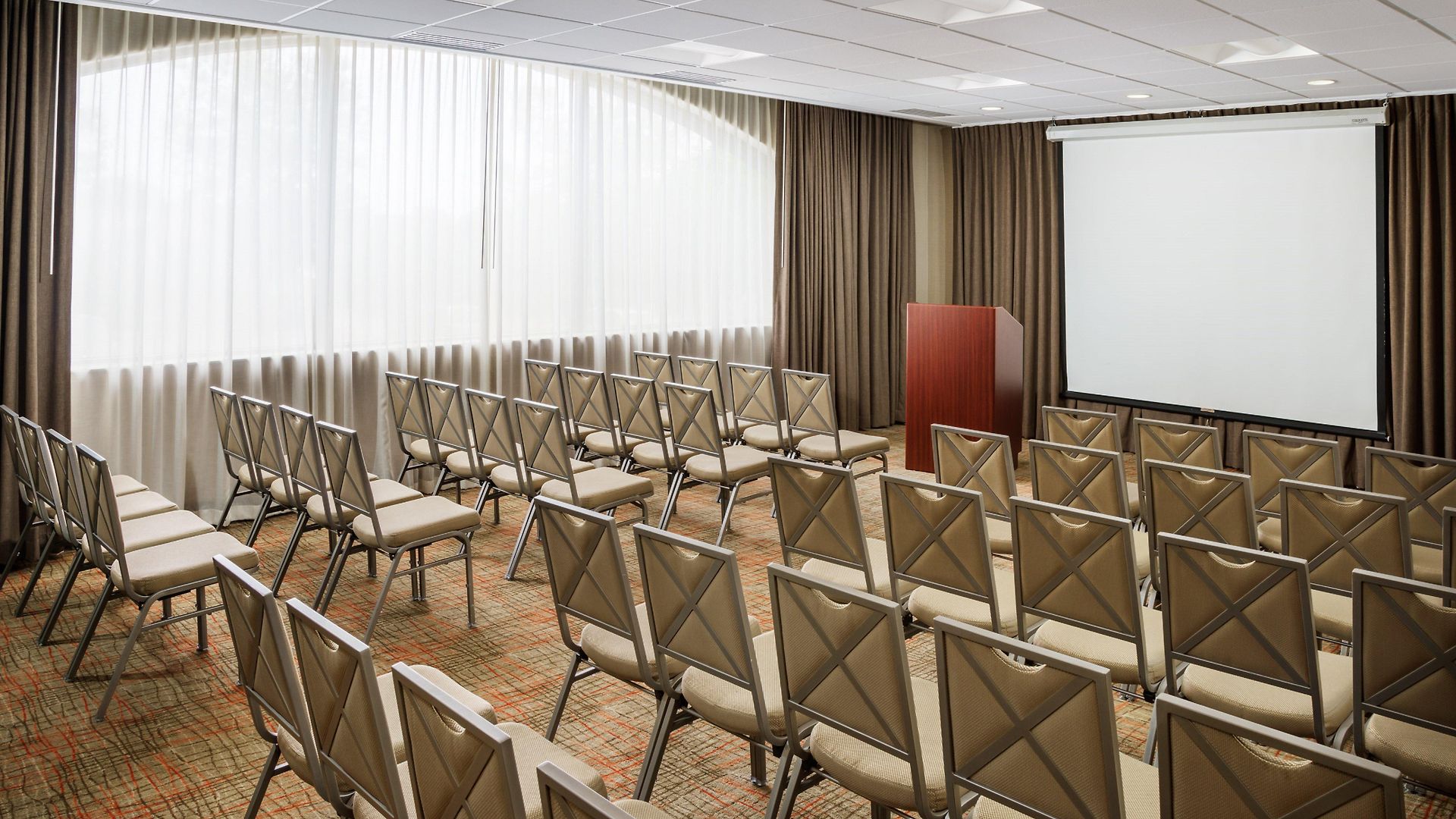 Hotel Hilton Garden Uptown 3*