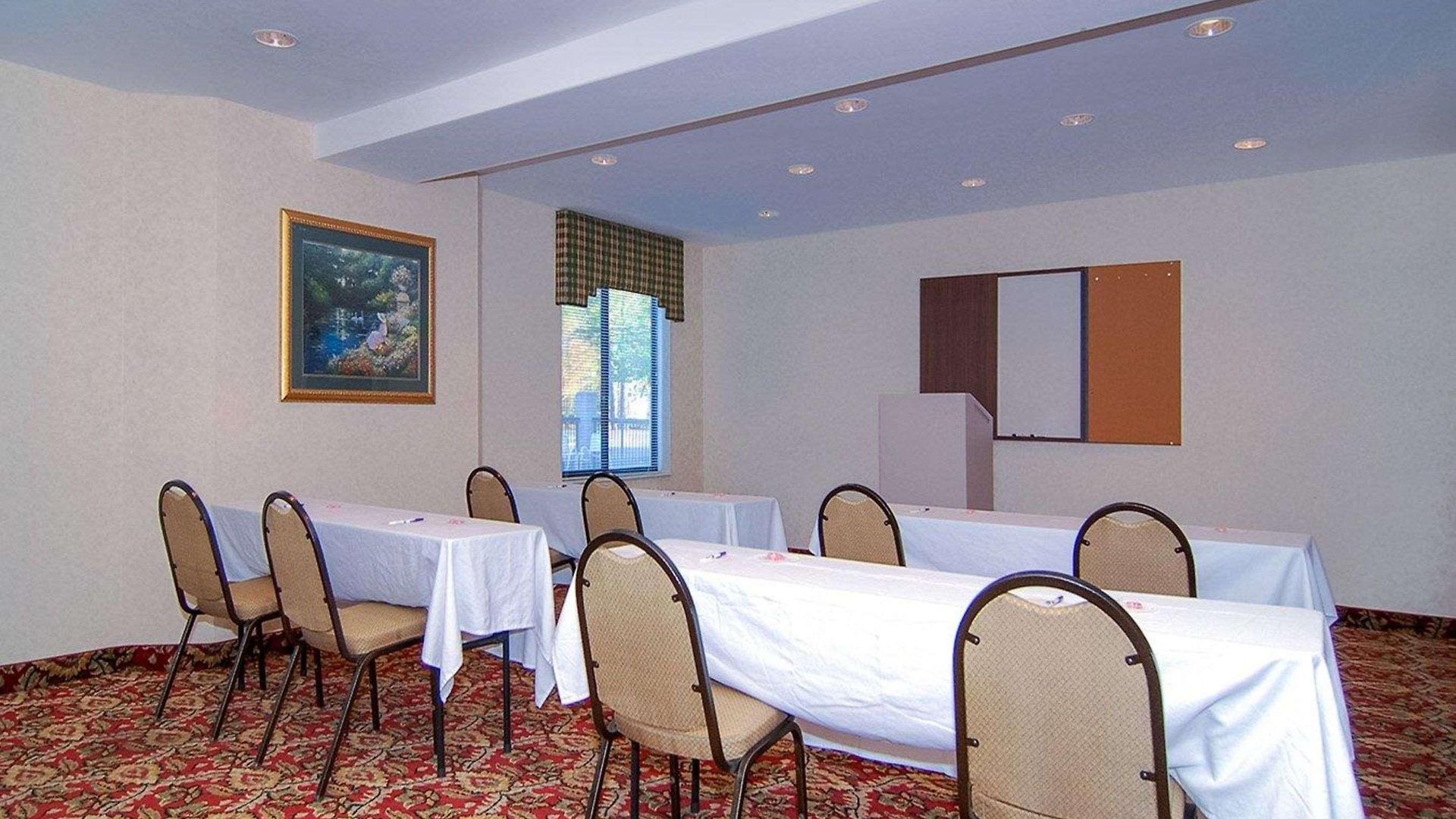 Sleep Airport - Billy Graham Parkway Hotel 3*
