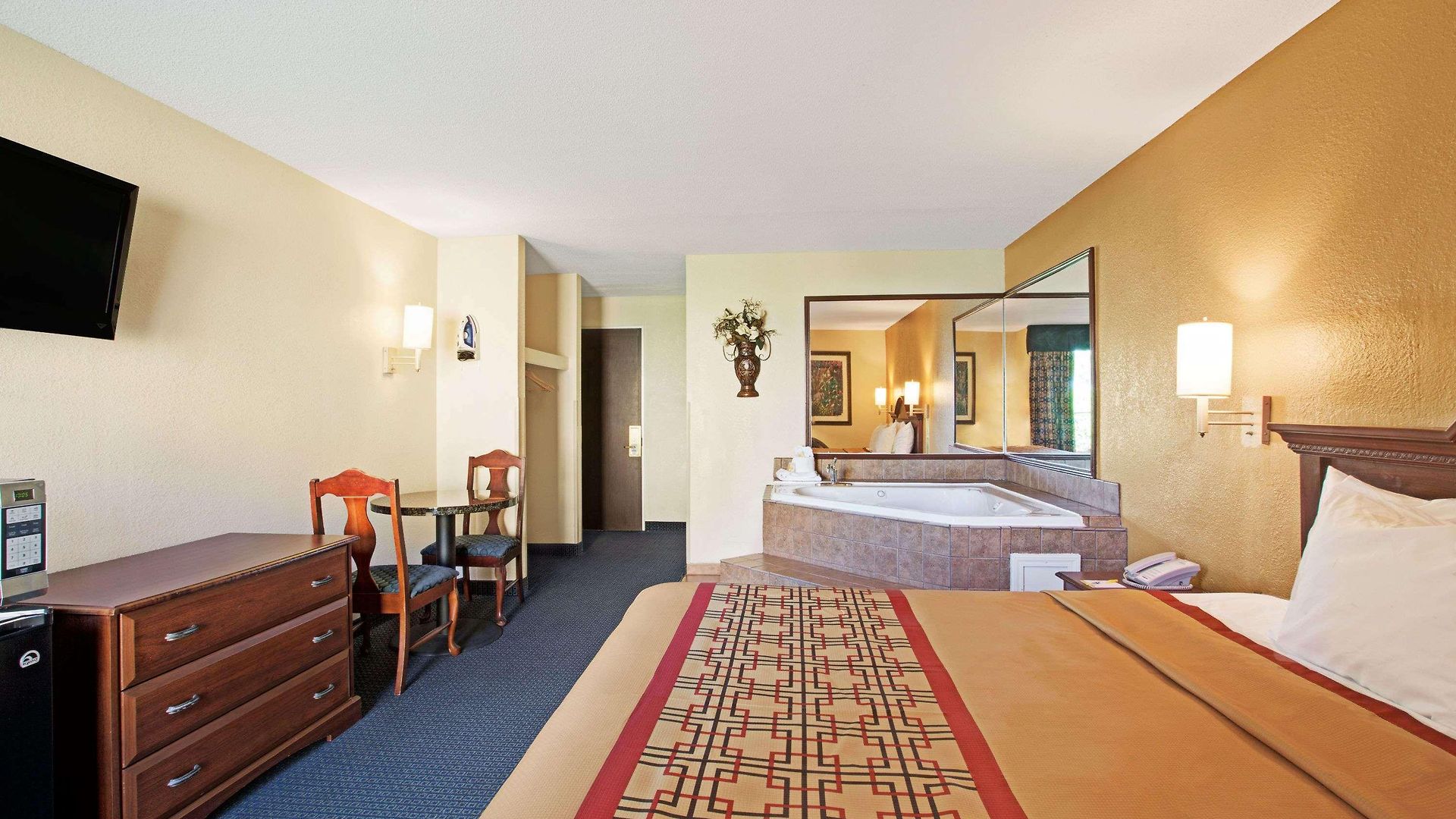 Days By Wyndham Charlotte/woodlawn Near Carowinds