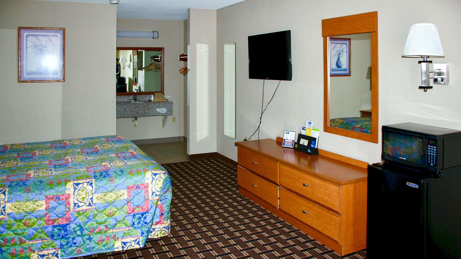 Rodeway Area Hotel 2*