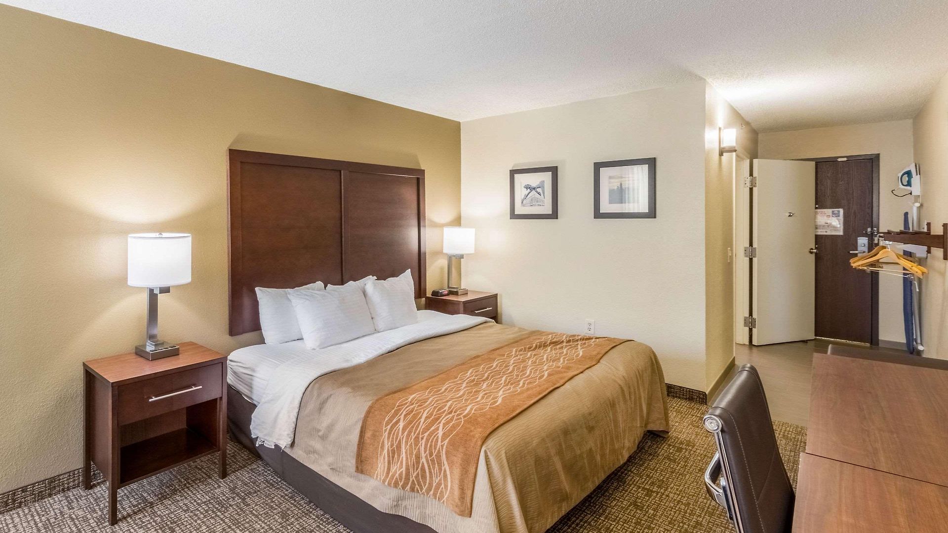 Comfort Airport Uptown Inn