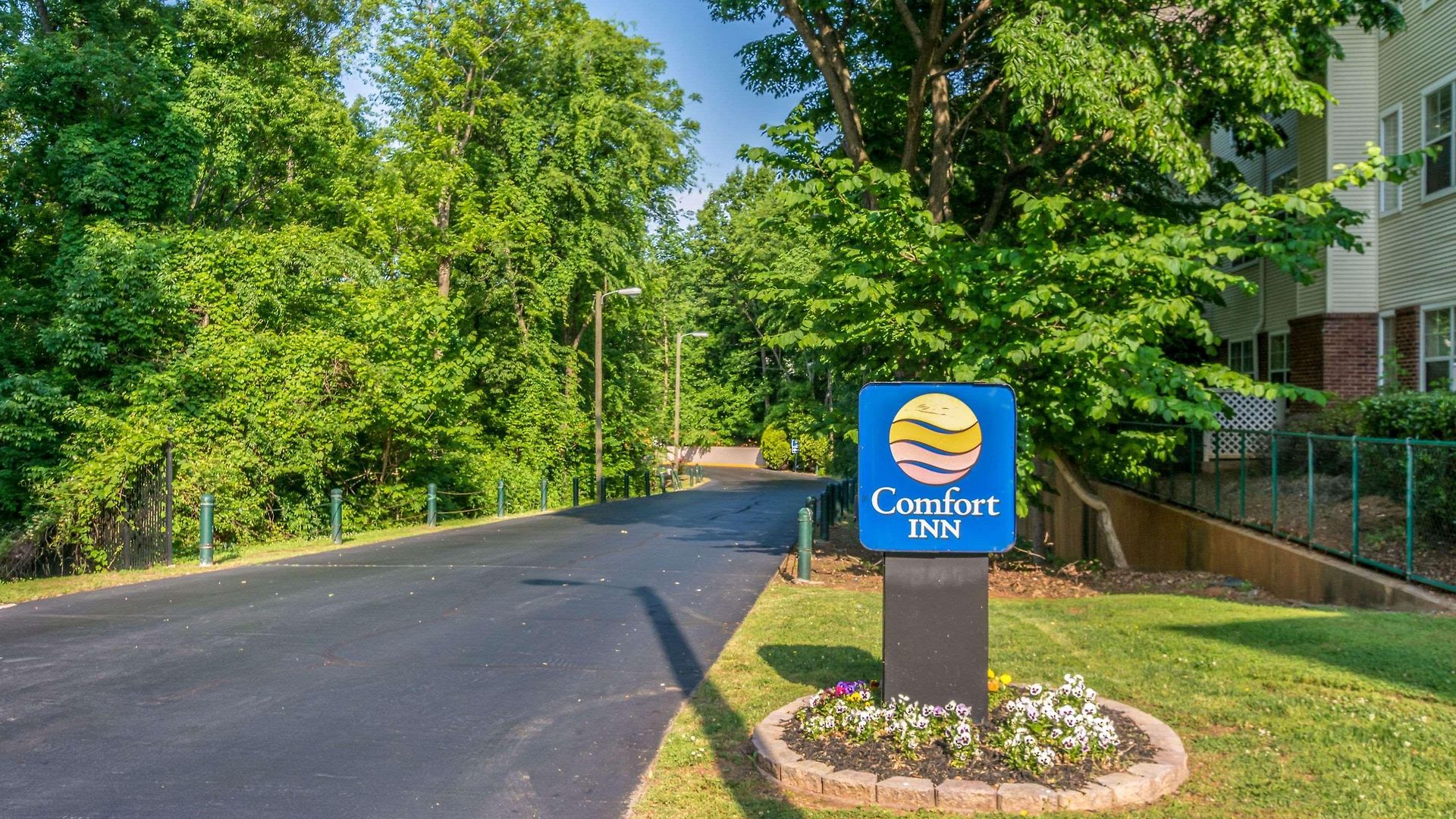 Comfort Airport Uptown 3*