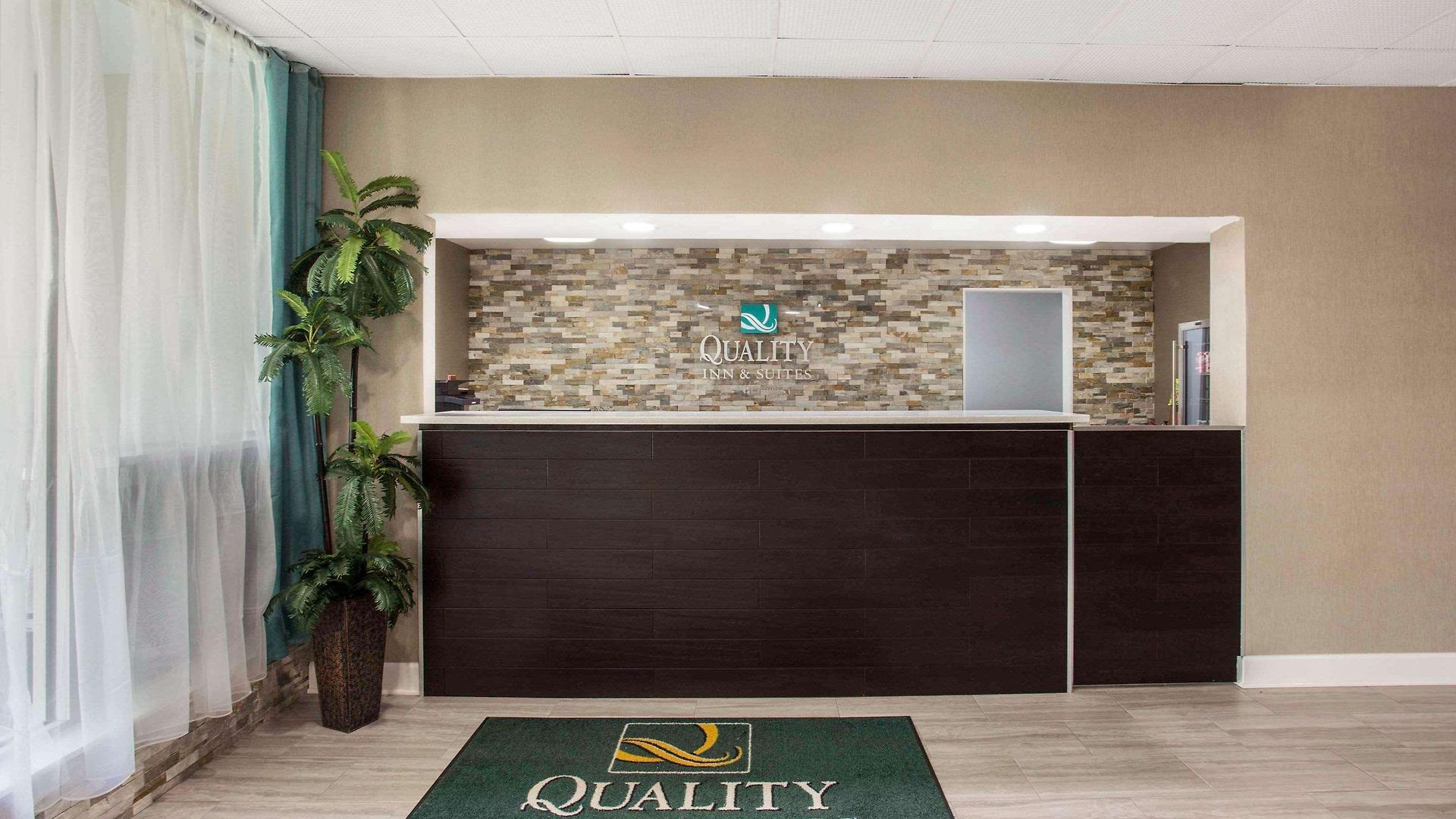 Quality & Area Hotel Charlotte