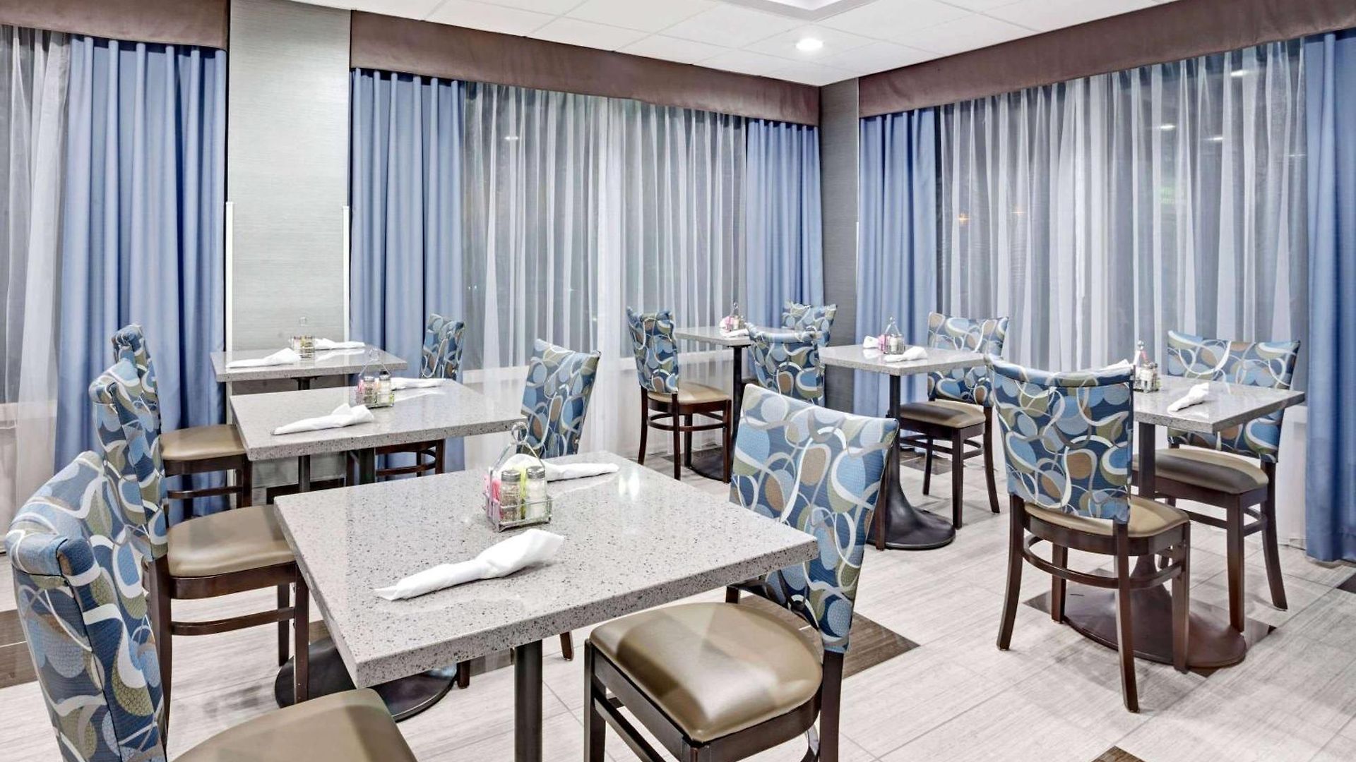 Wyndham Garden Airport Southeast Hotel