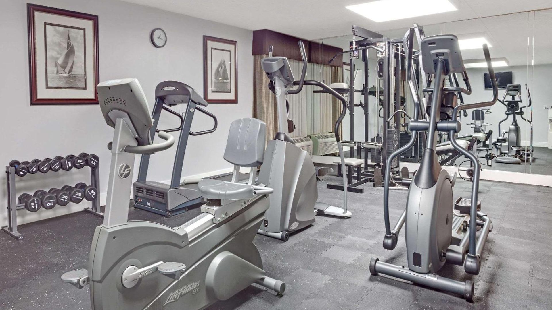Wyndham Garden Airport Southeast 3*