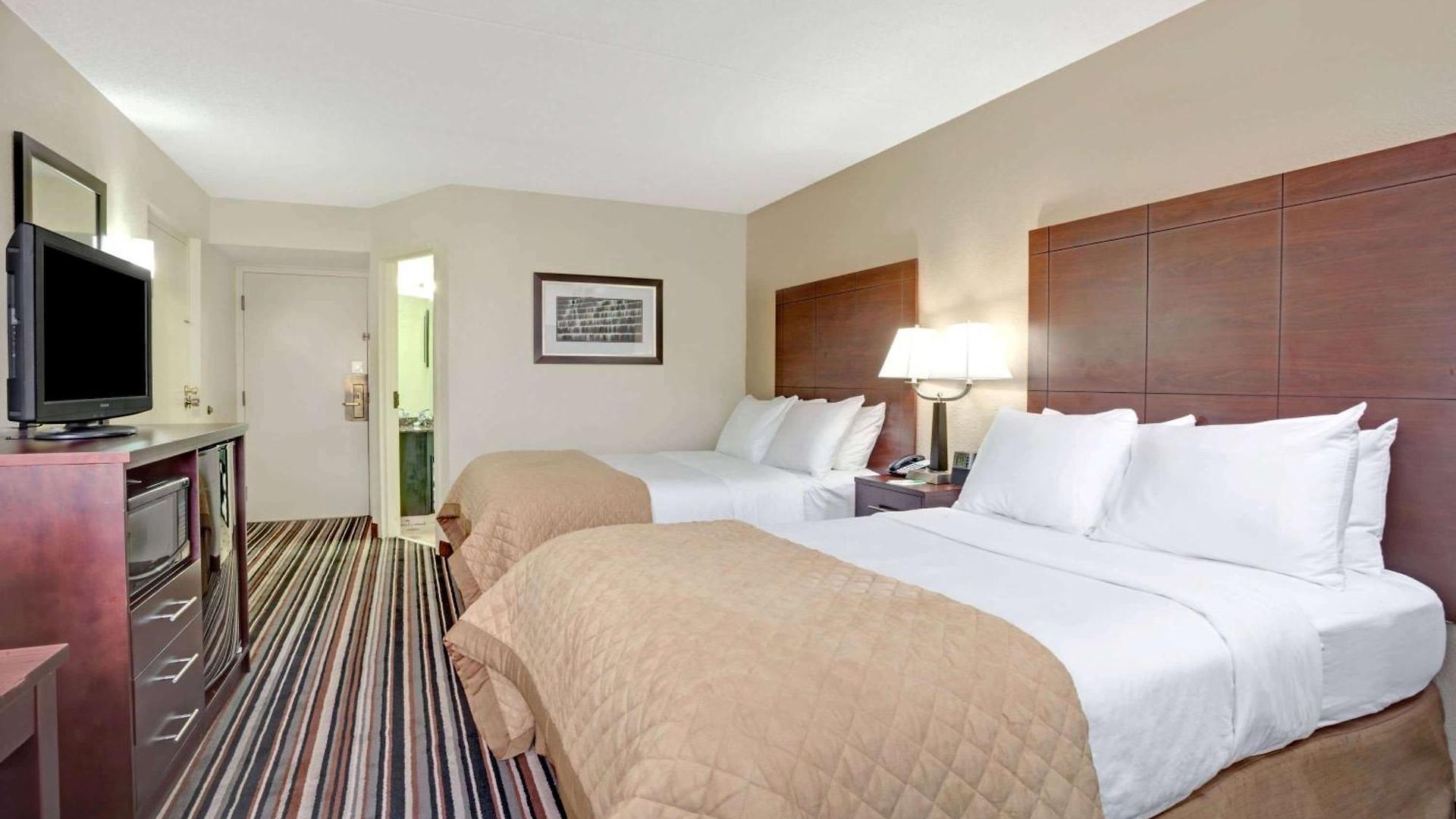 Hotel Wyndham Garden Airport Southeast 3*