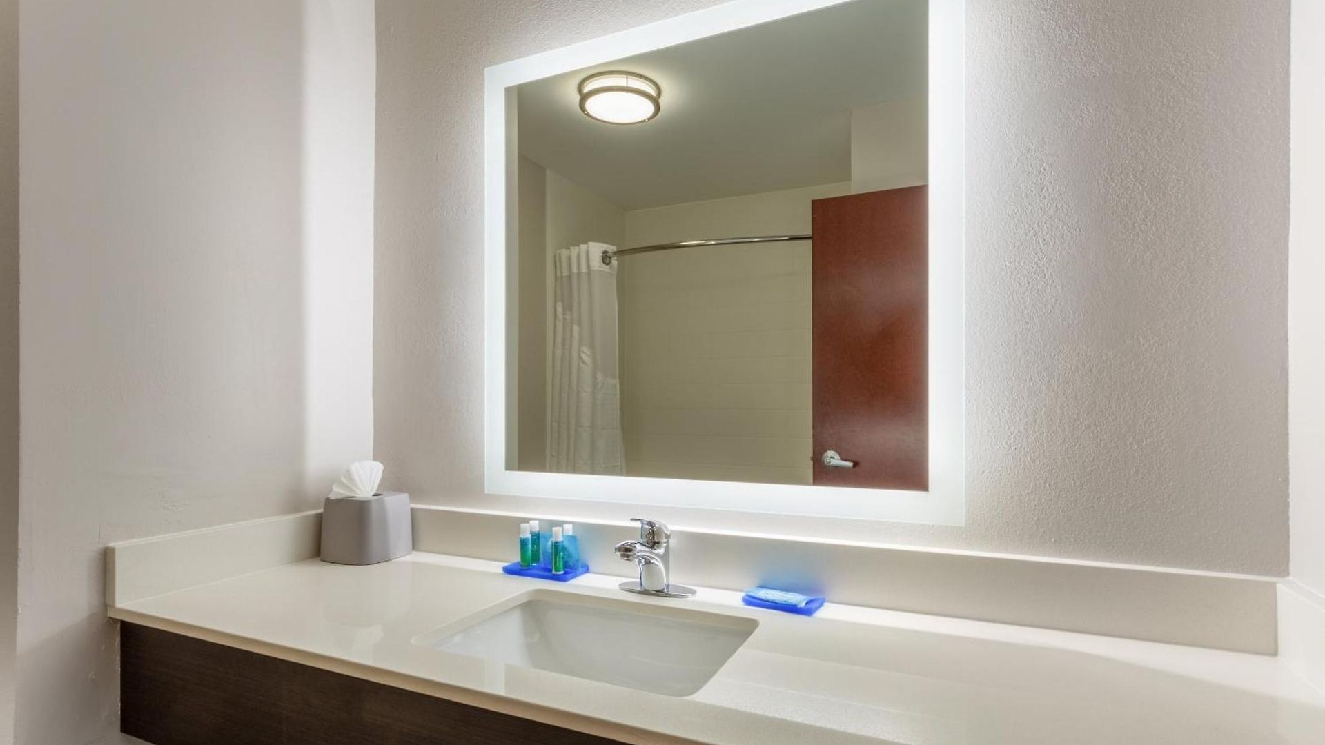 Express Arrowood By Ihg 2*