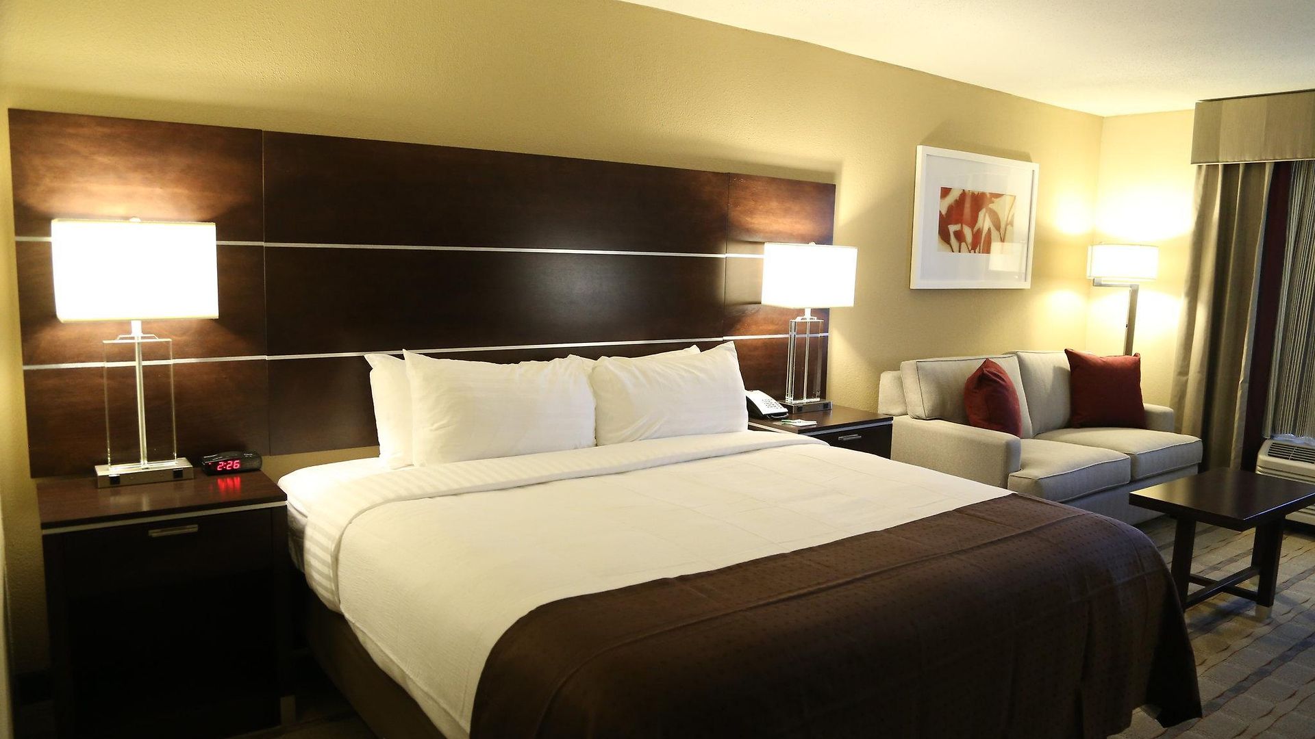 Doubletree By Hilton Airport