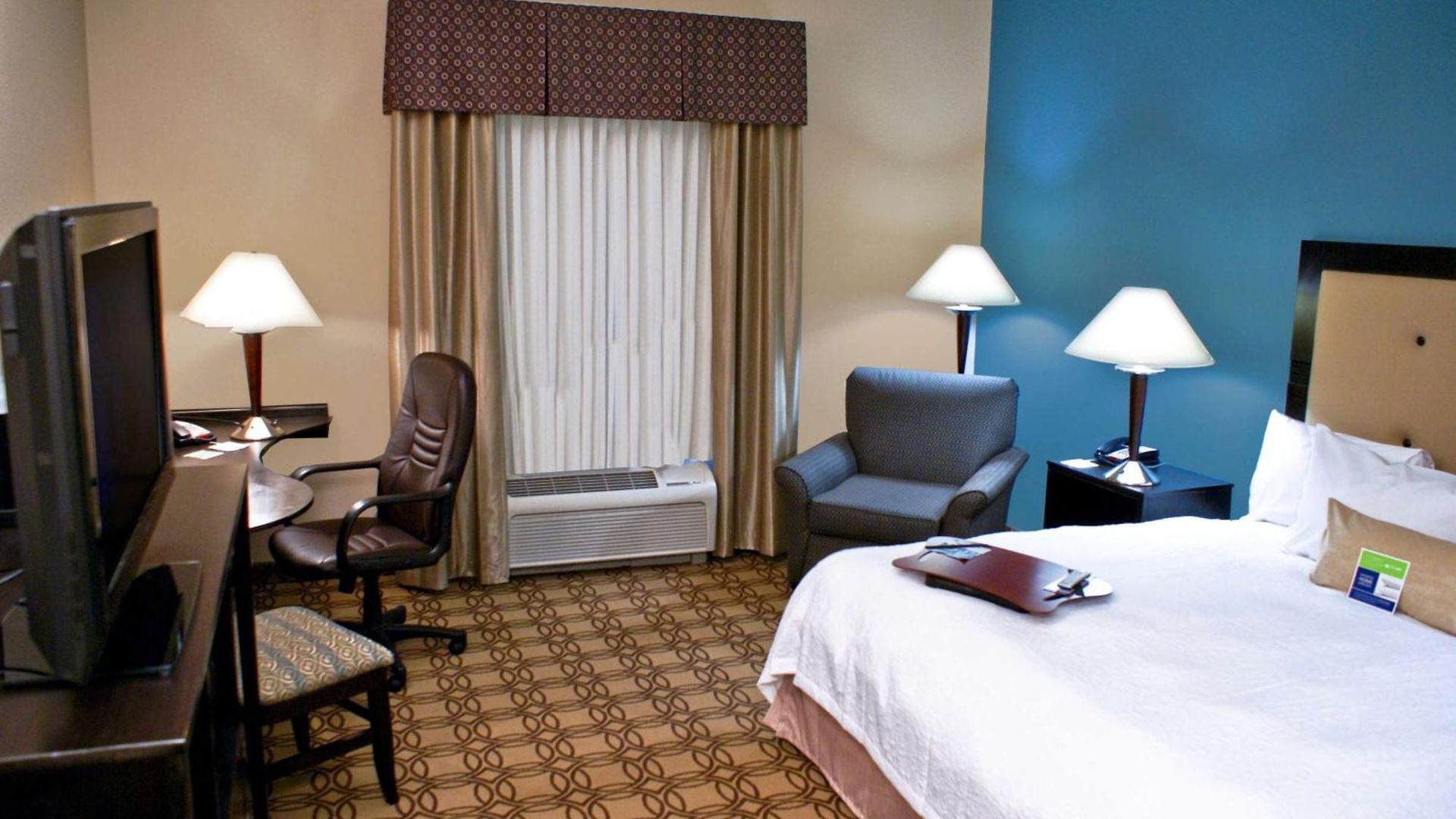 Hampton & Charlotte-airport Hotel 3*