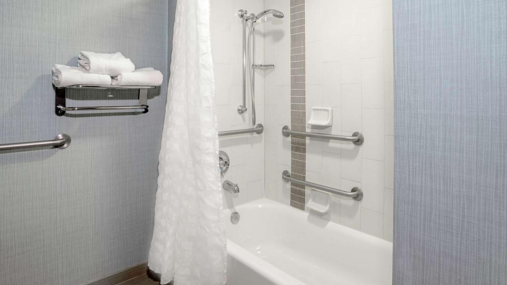 Hyatt Place Airport Billy Graham Parkway Hotel 3*