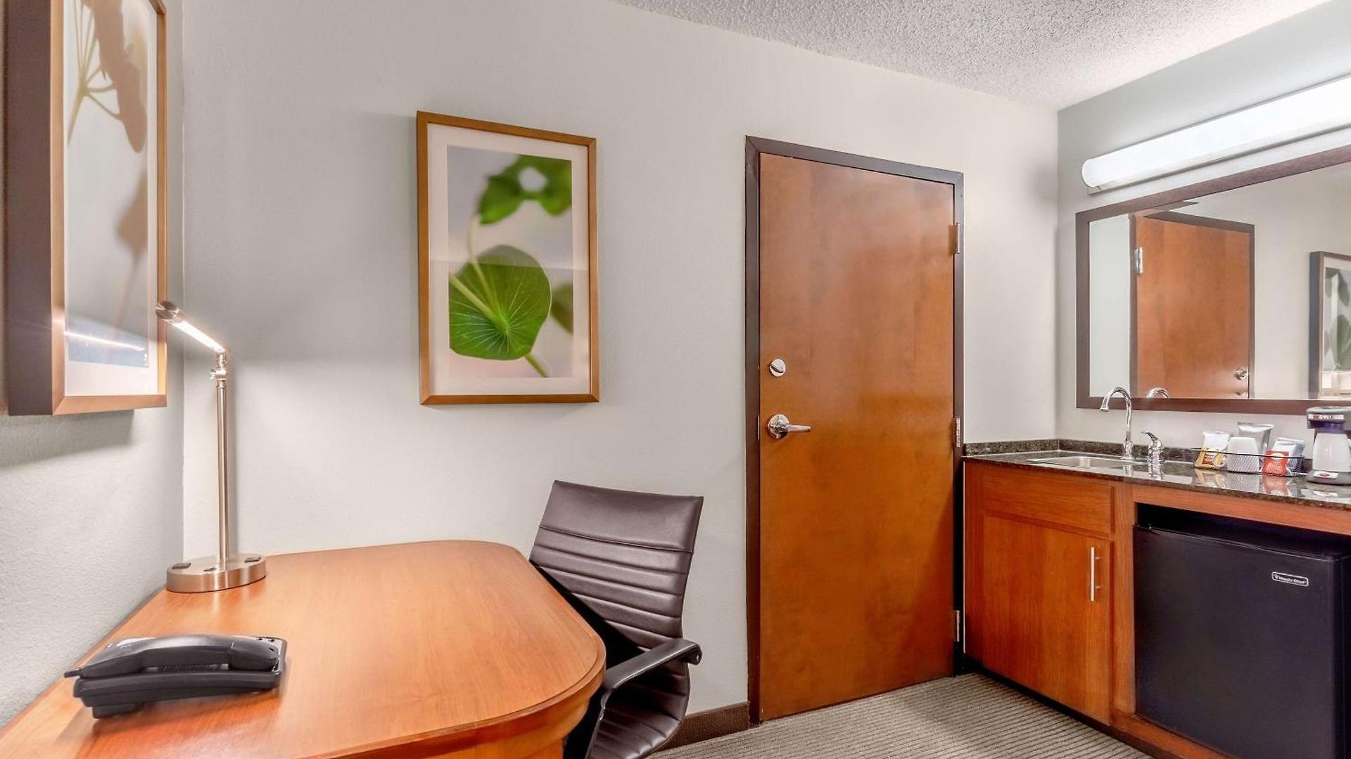 Hyatt Place Airport Billy Graham Parkway Hotel 3*