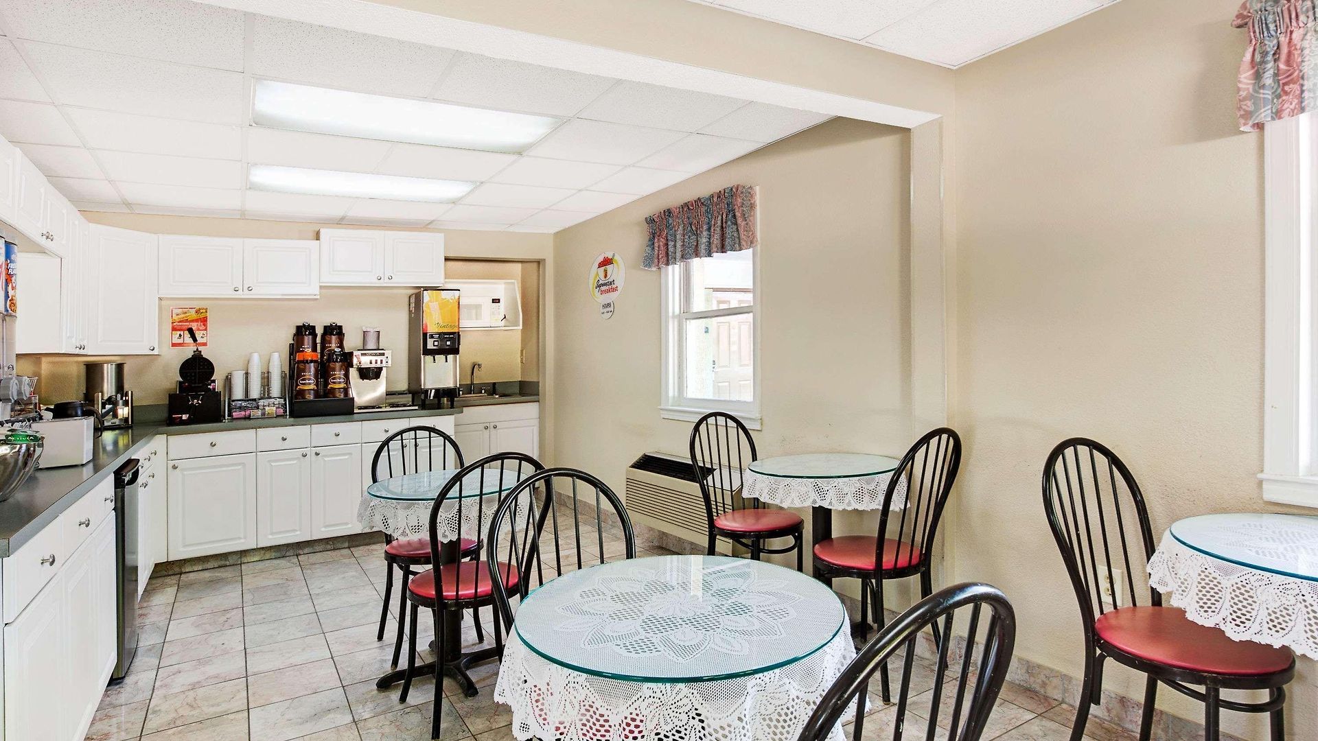 Super 8 By Wyndham Downtown Area Motel