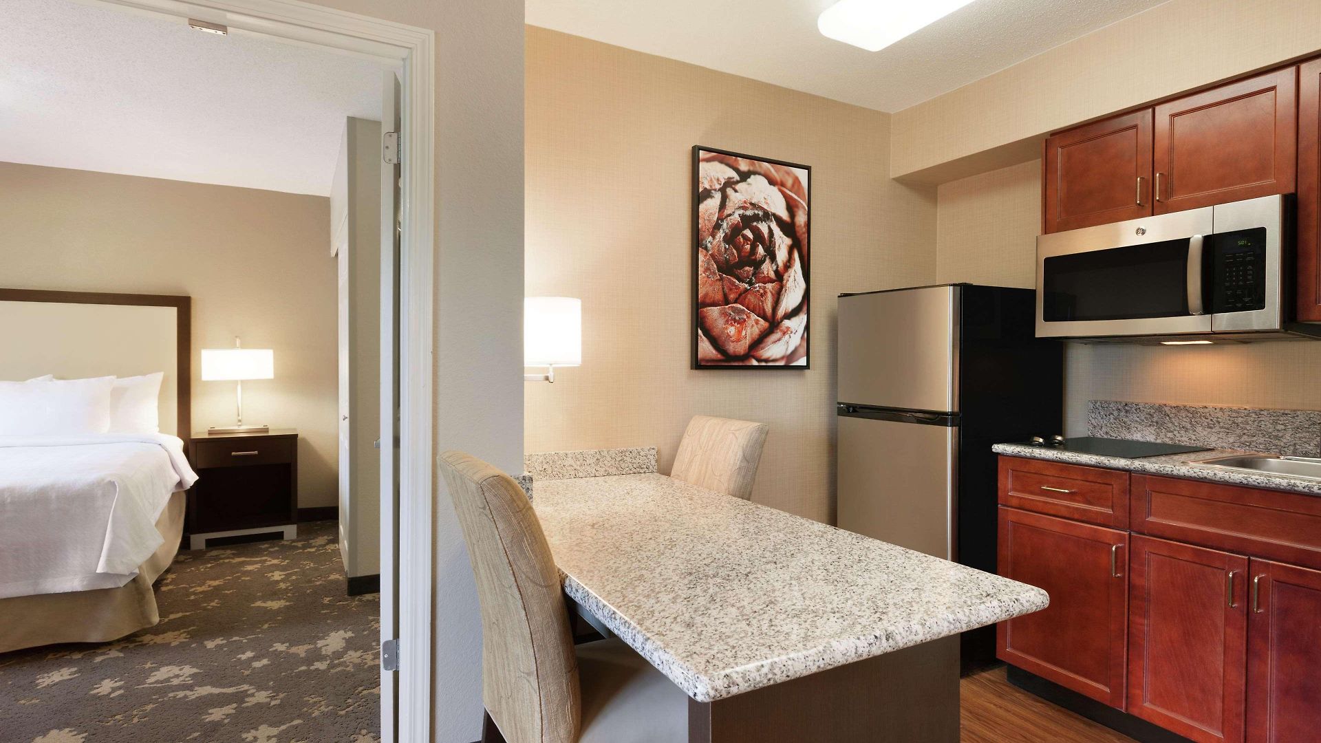 Hotel Homewood By Hilton Airport