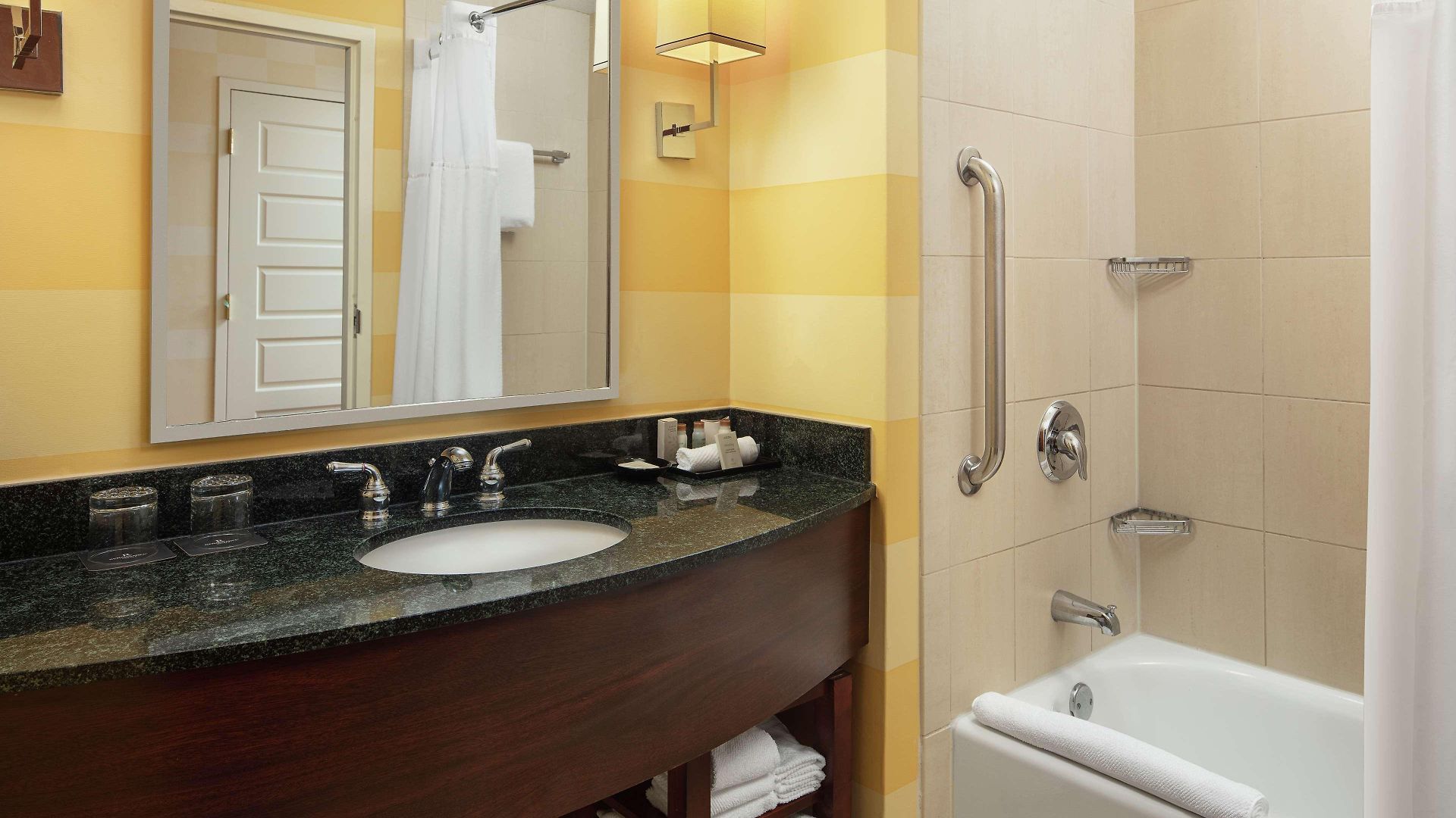 Hotel Hilton Airport 4*