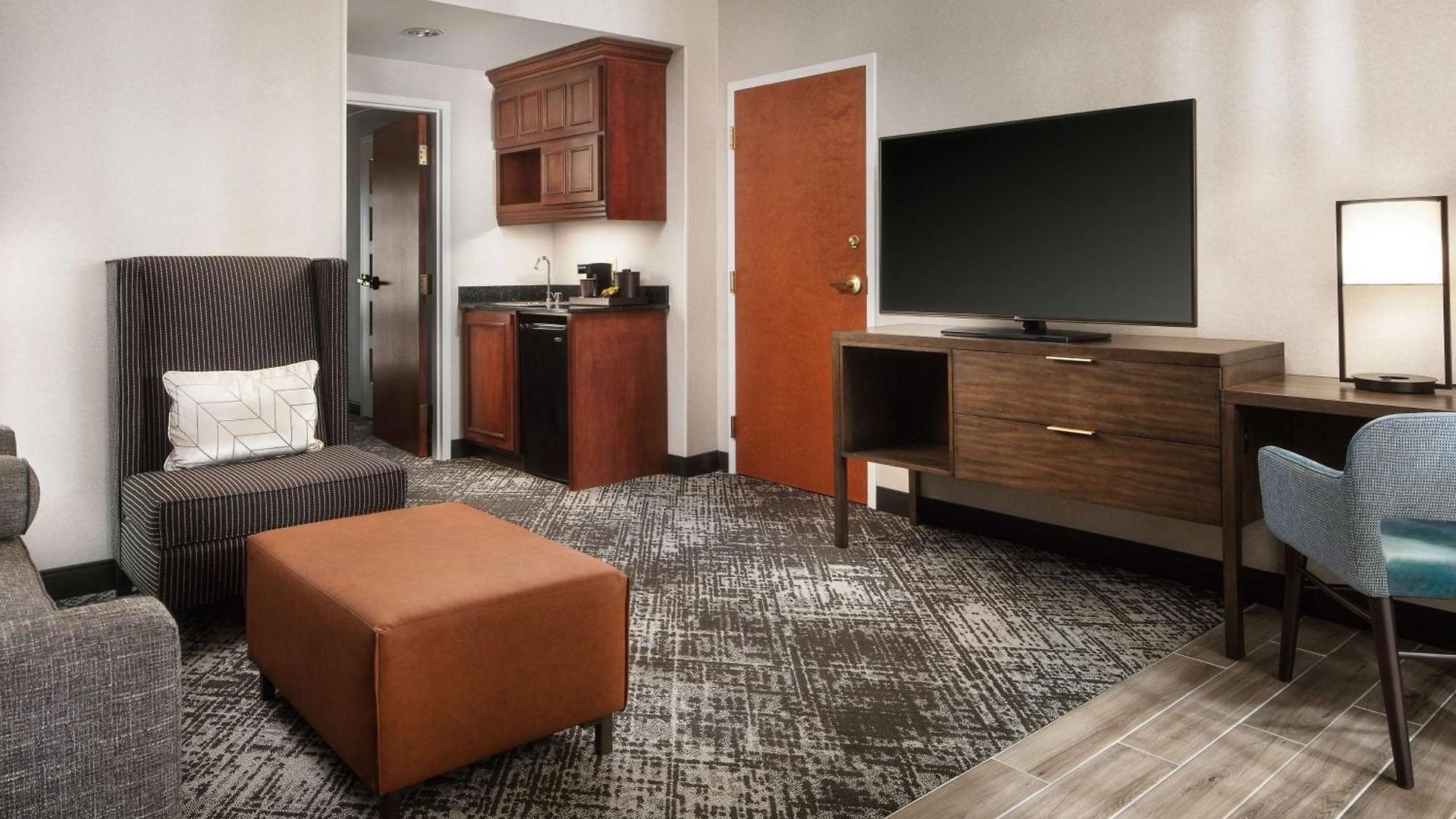 Hotel Hilton Airport 4*