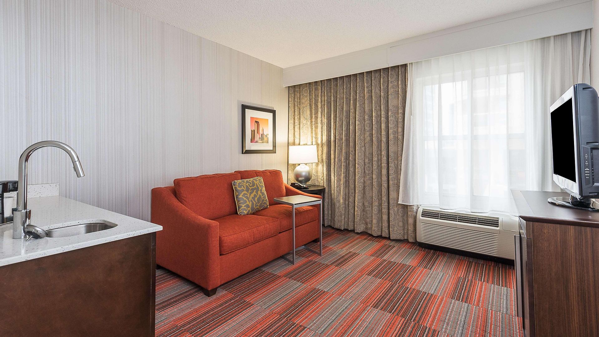 Hampton Uptown 3*