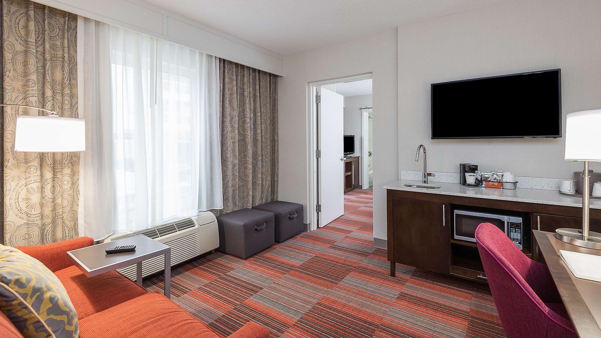 Hampton Uptown Hotel 3*
