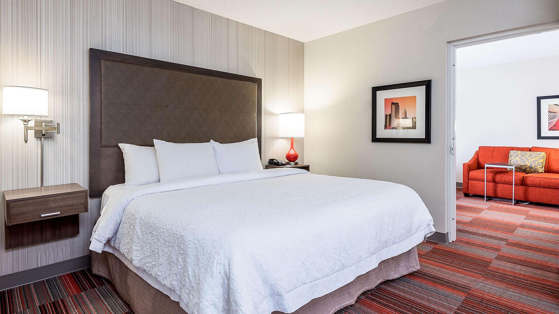 Hampton Uptown Hotel 3*