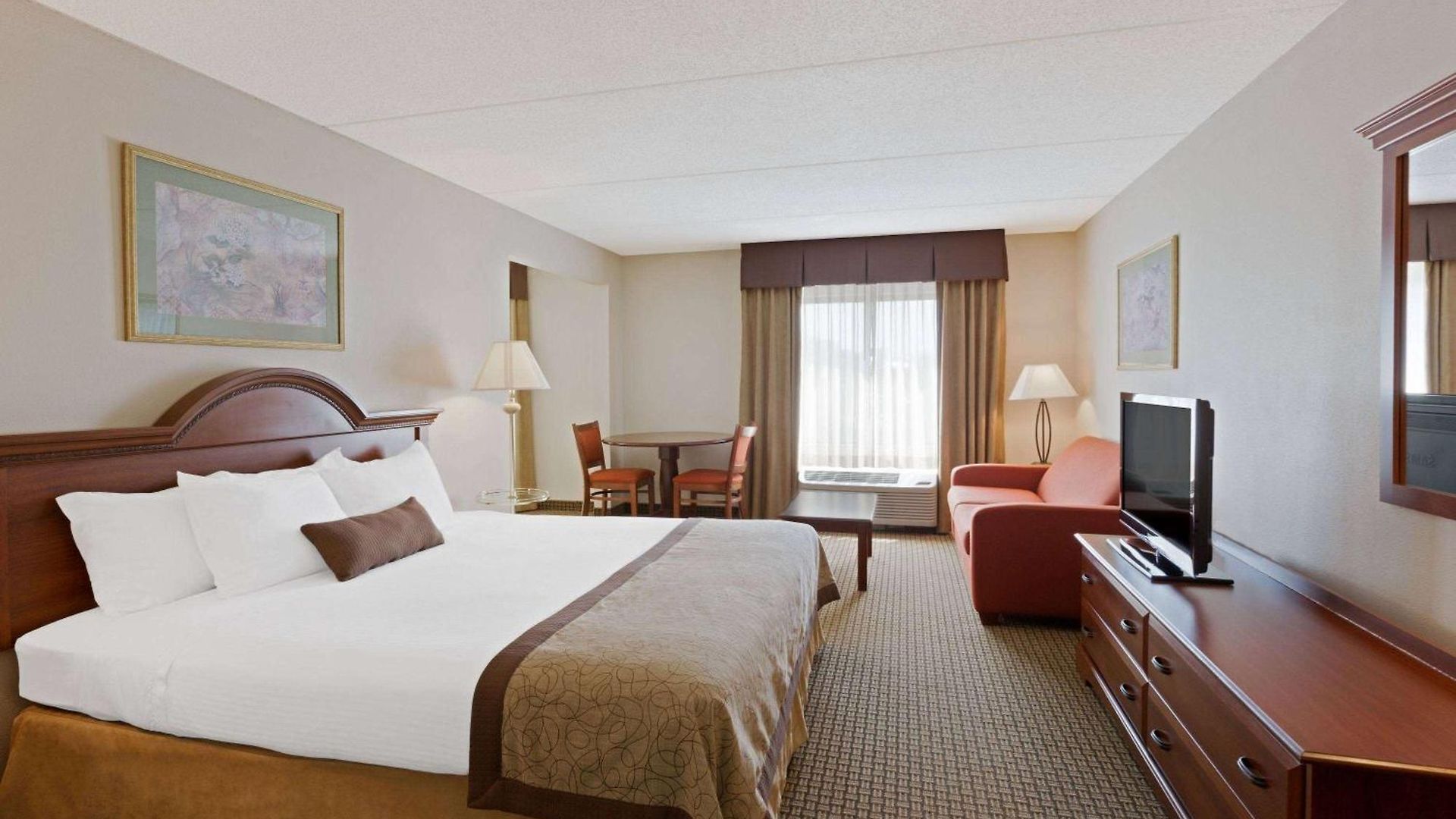 Hotel Wingate By Wyndham Airport 3*