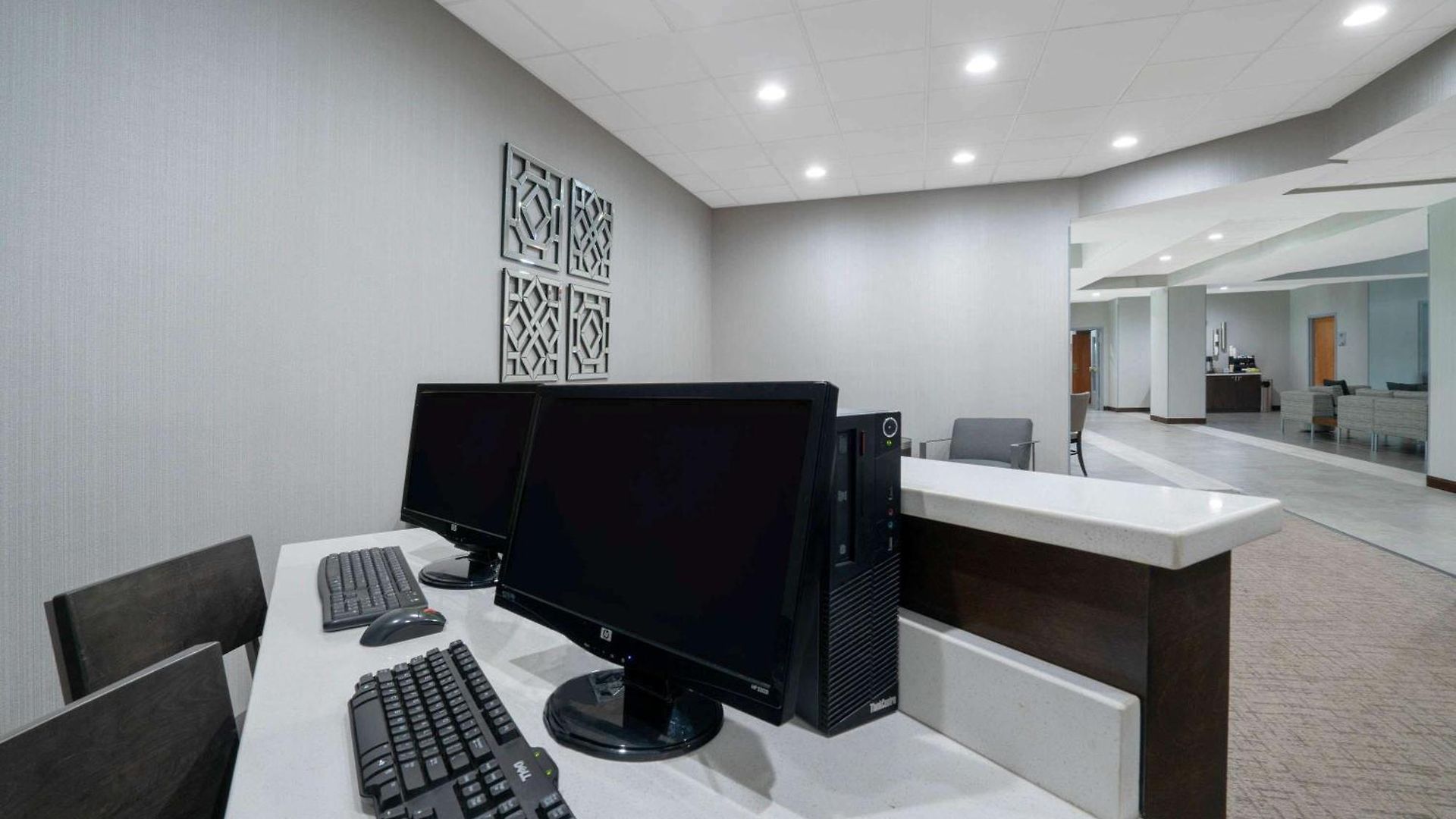 Wingate By Wyndham Airport Hotel