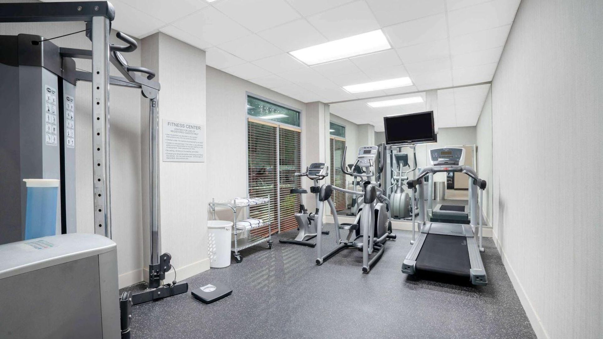 Wingate By Wyndham Airport Hotel