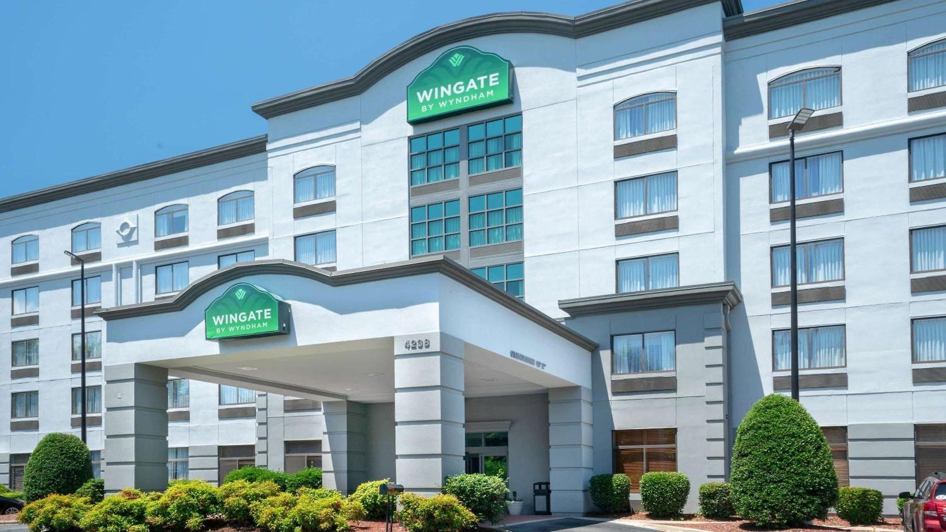 Wingate By Wyndham Airport Hotel 3*