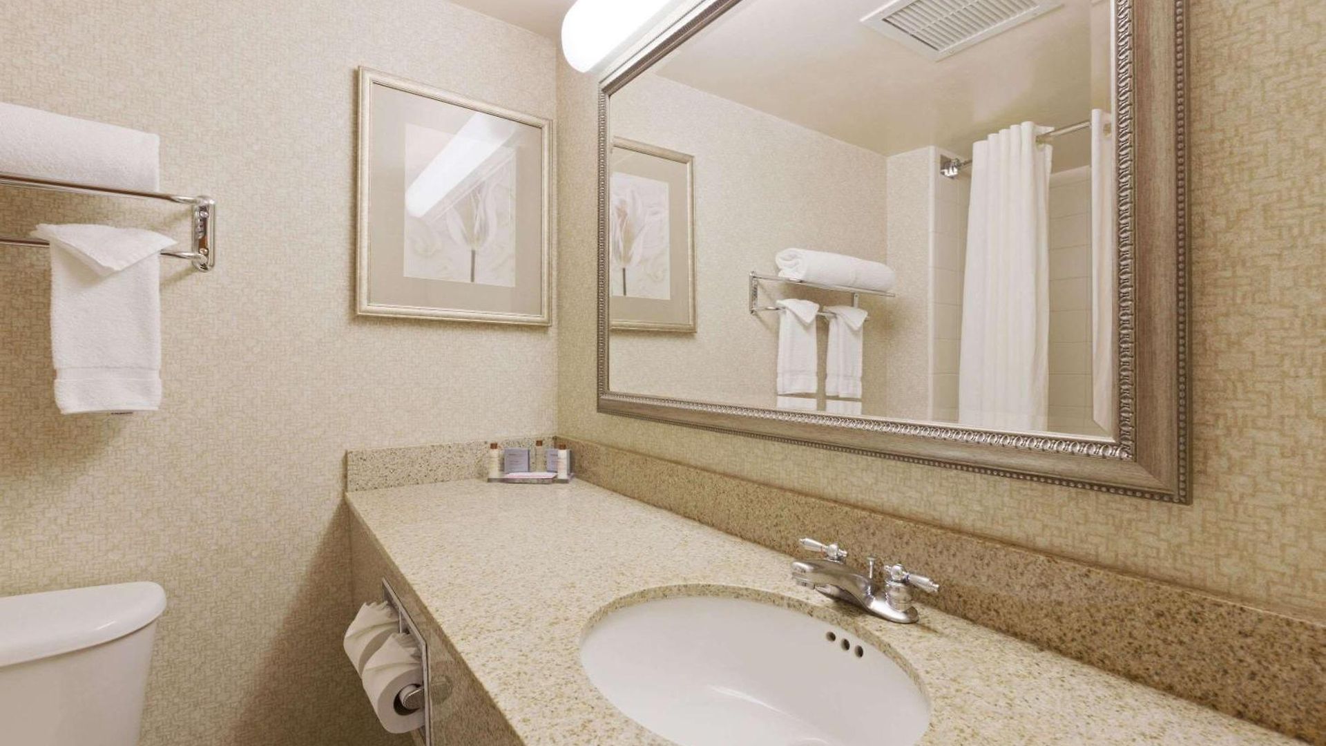 Hotel Wingate By Wyndham Airport