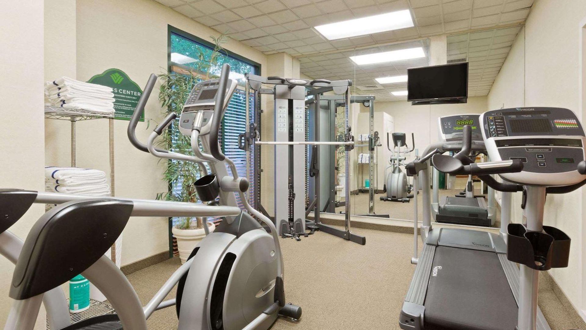 Wingate By Wyndham Airport Hotel