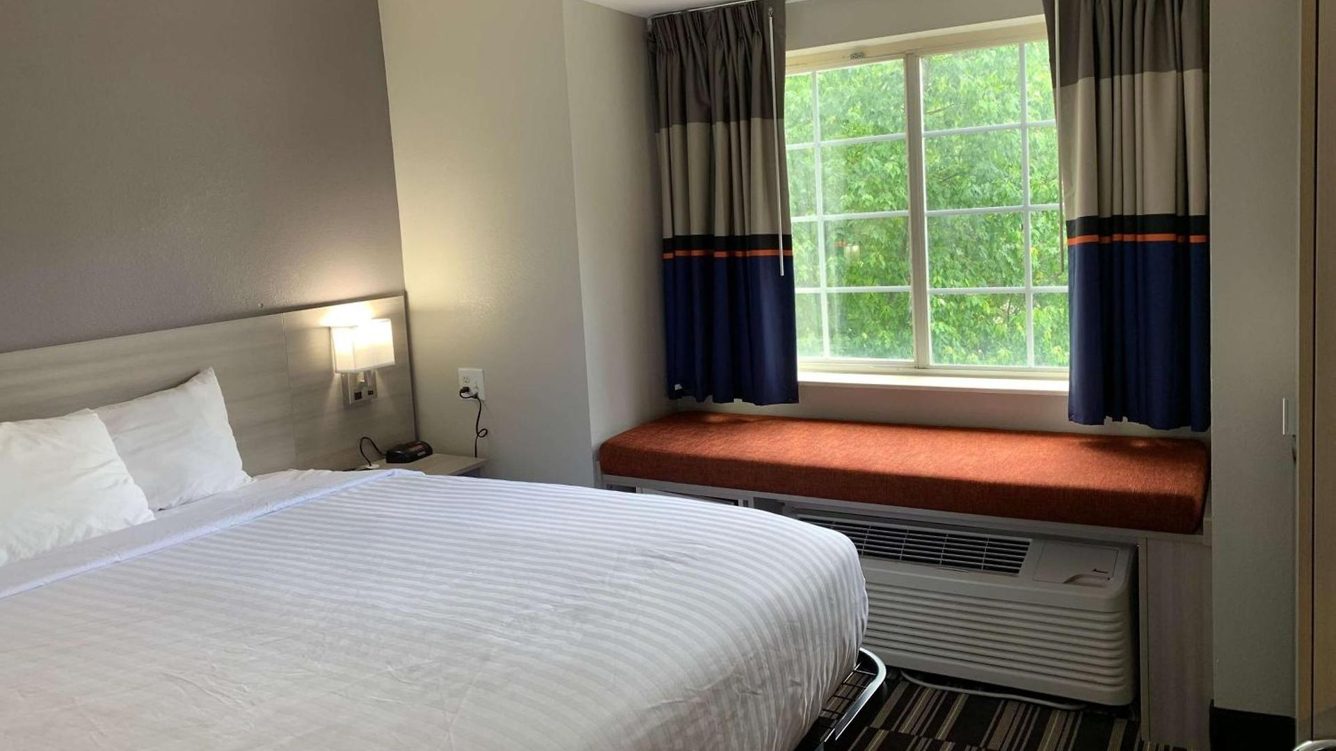 Hotel Microtel By Wyndham Airport