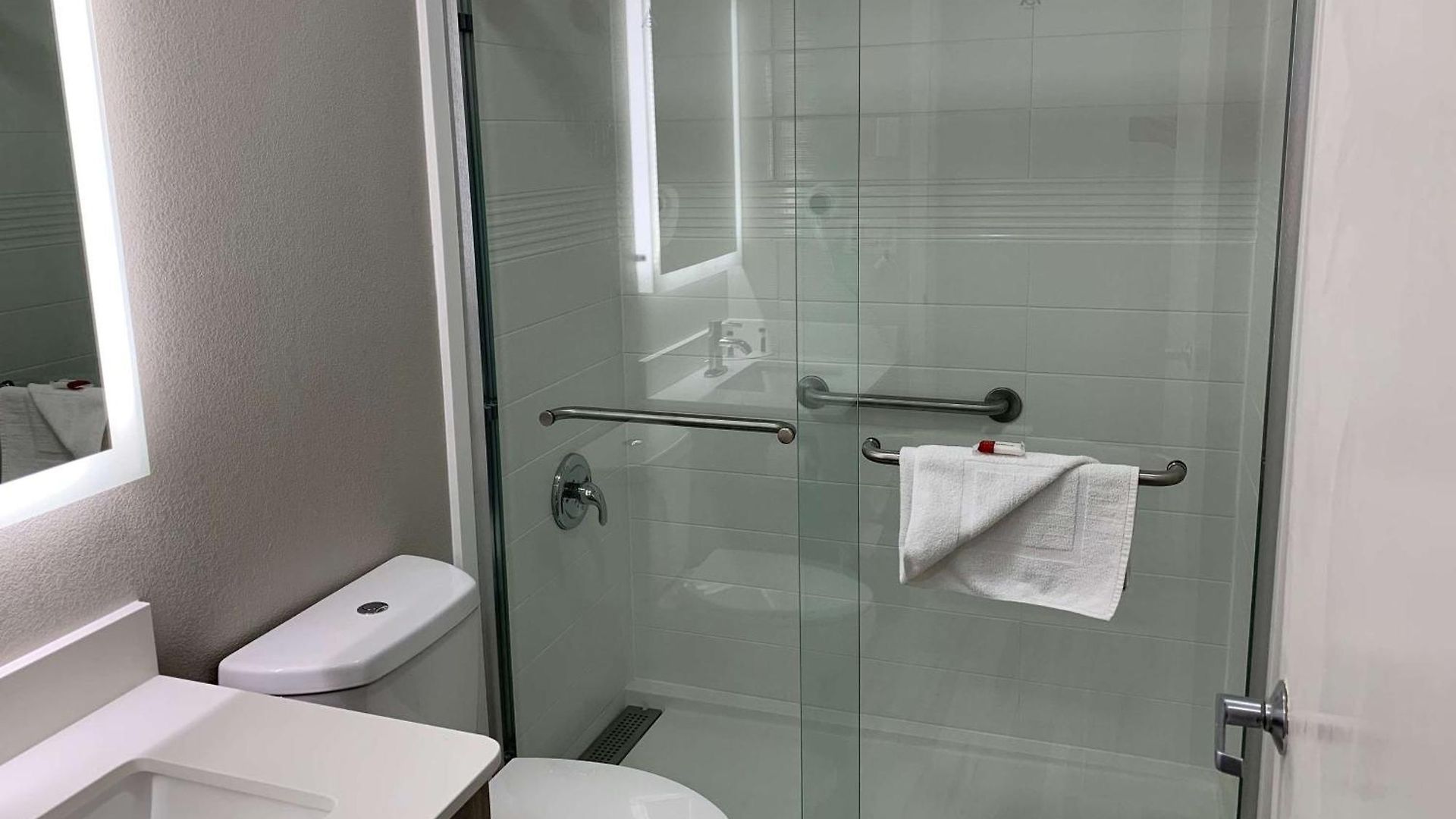 Hotel Microtel By Wyndham Airport 3*