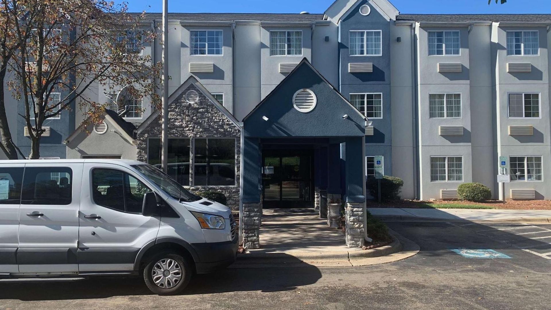 Microtel By Wyndham Airport Hotel