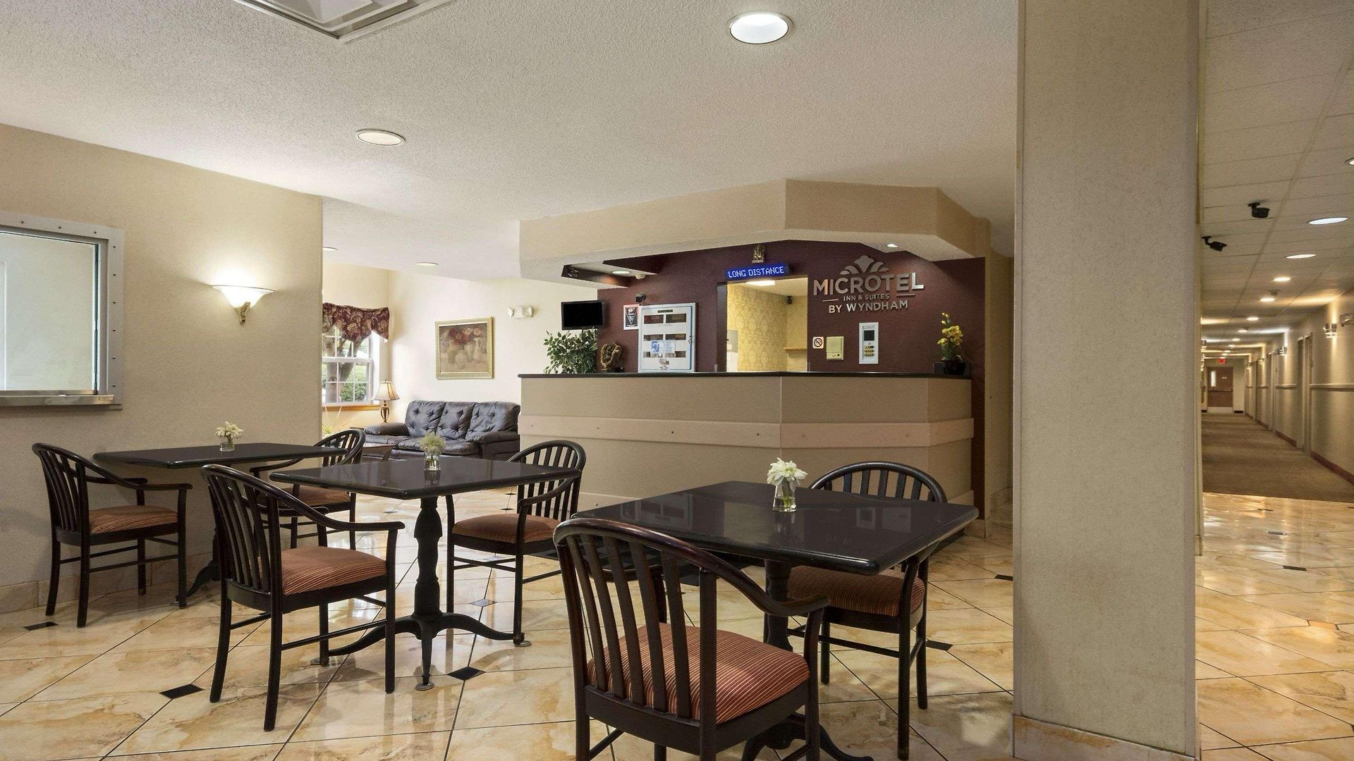 Hotel Microtel By Wyndham Airport 3*
