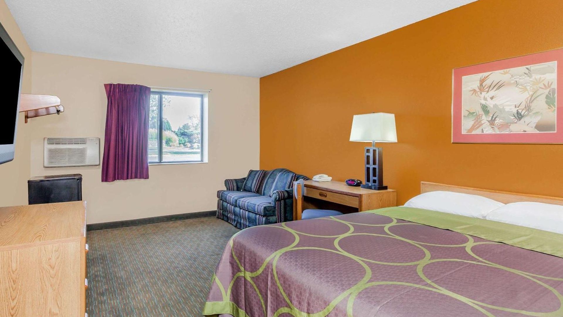 Super 8 By Wyndham Charlotte/amusement Park Area