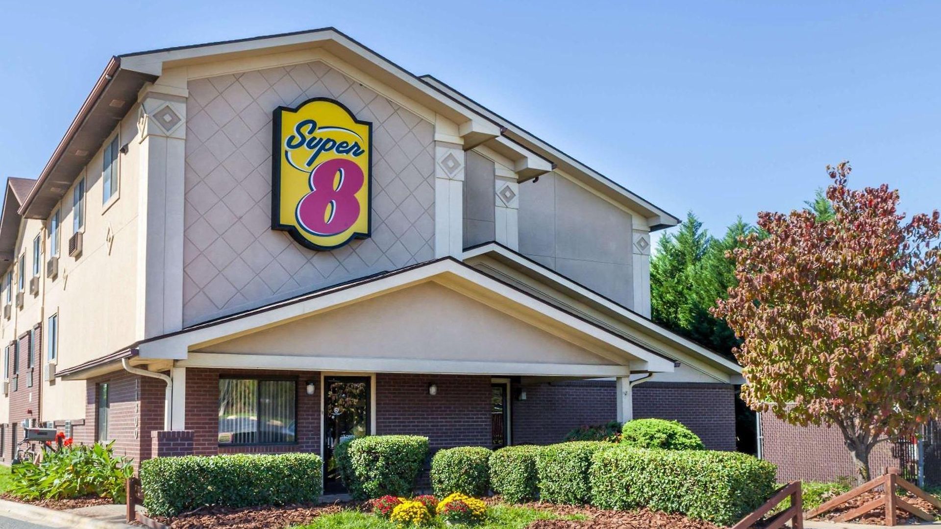 Hotel Super 8 By Wyndham Charlotte/amusement Park Area Charlotte