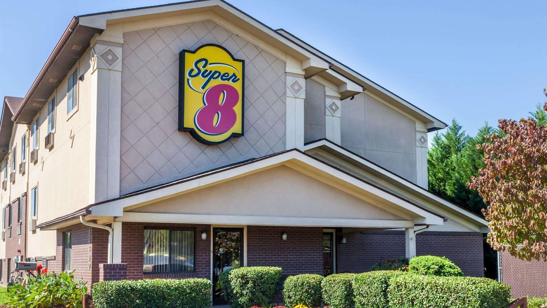 Super 8 By Wyndham Charlotte/amusement Park Area * Charlotte