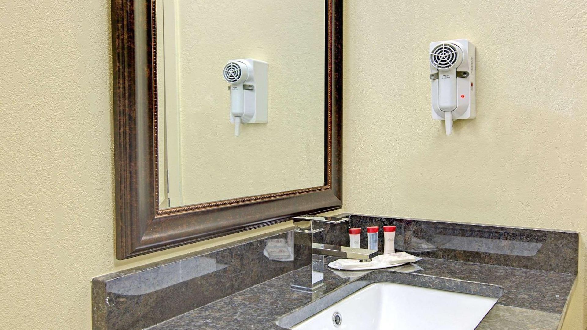 Hotel Ramada Plaza By Wyndham South End Airport Charlotte