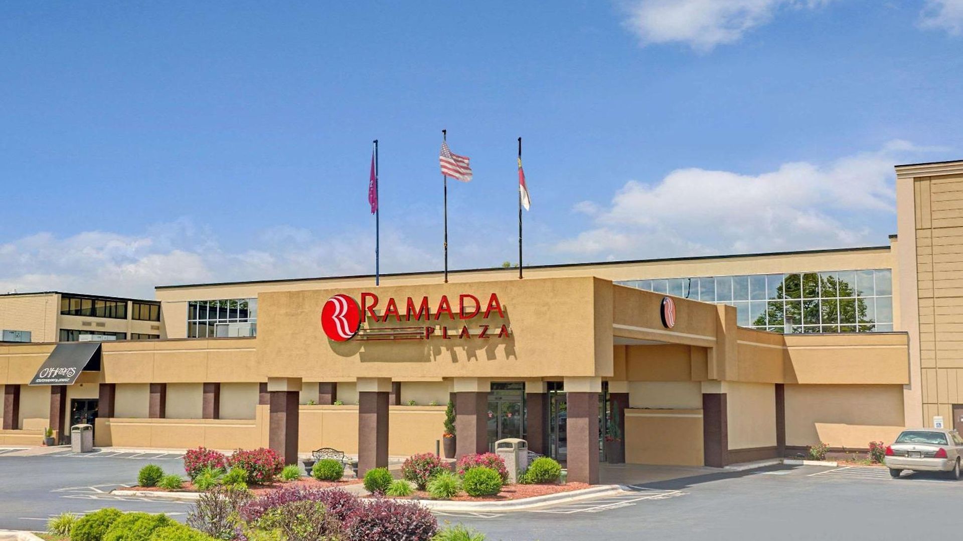 Ramada Plaza By Wyndham South End Airport 3*