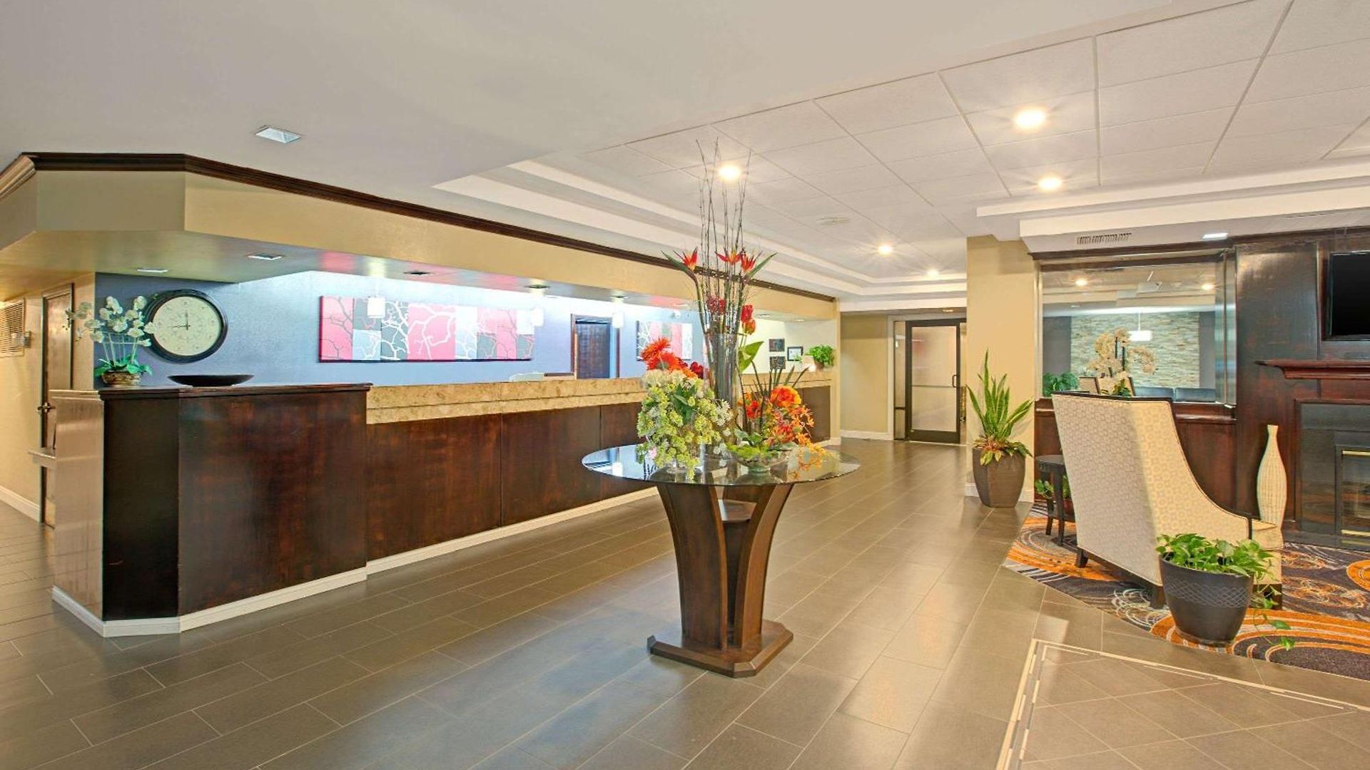 Ramada Plaza By Wyndham South End Airport 3*