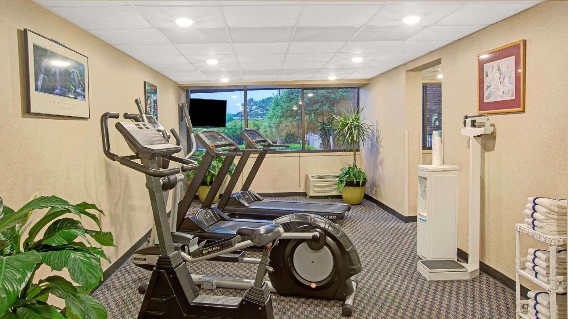 Ramada Plaza By Wyndham South End Airport 3*